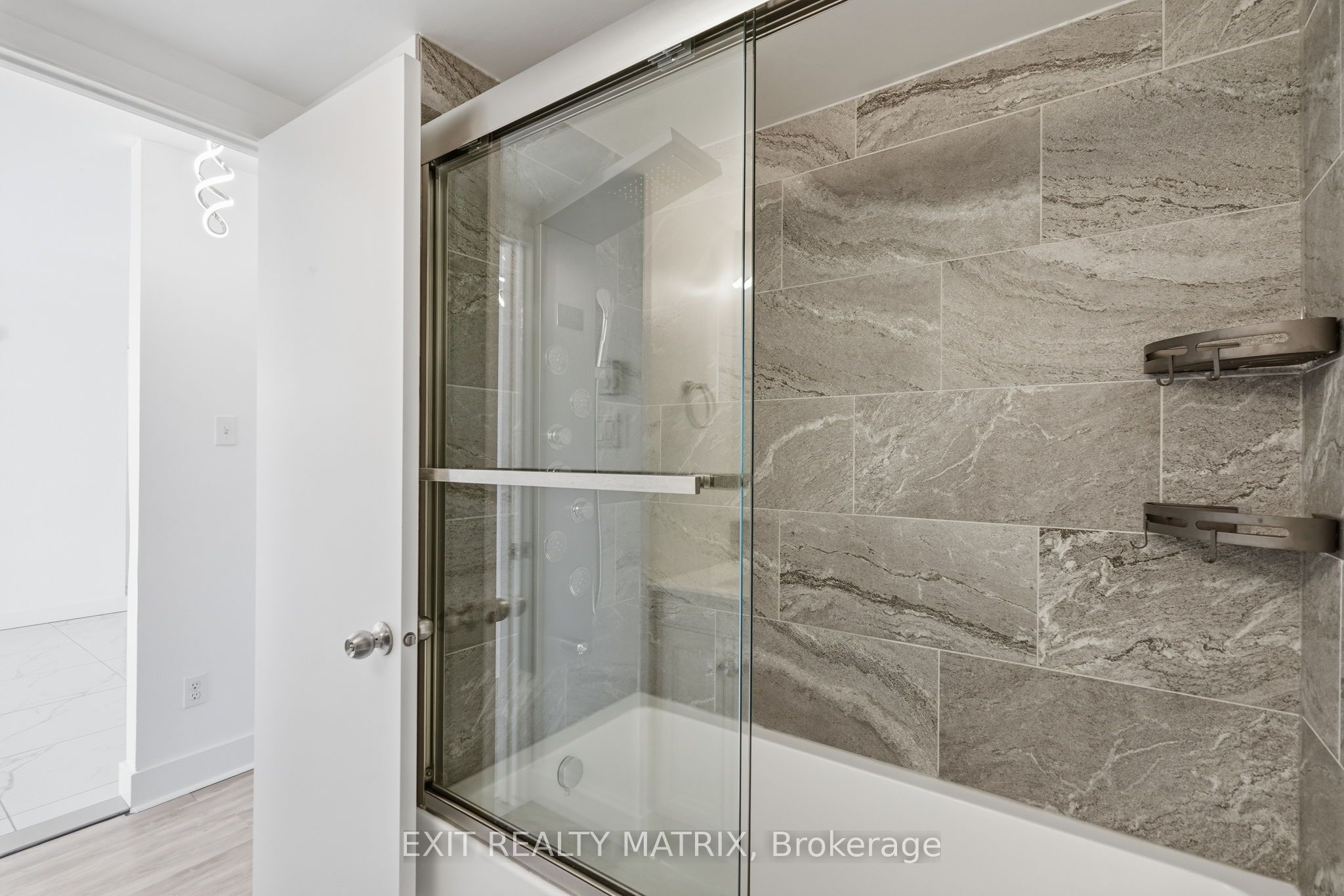 1015 Cartier Boulevard 5 Property Photo 29