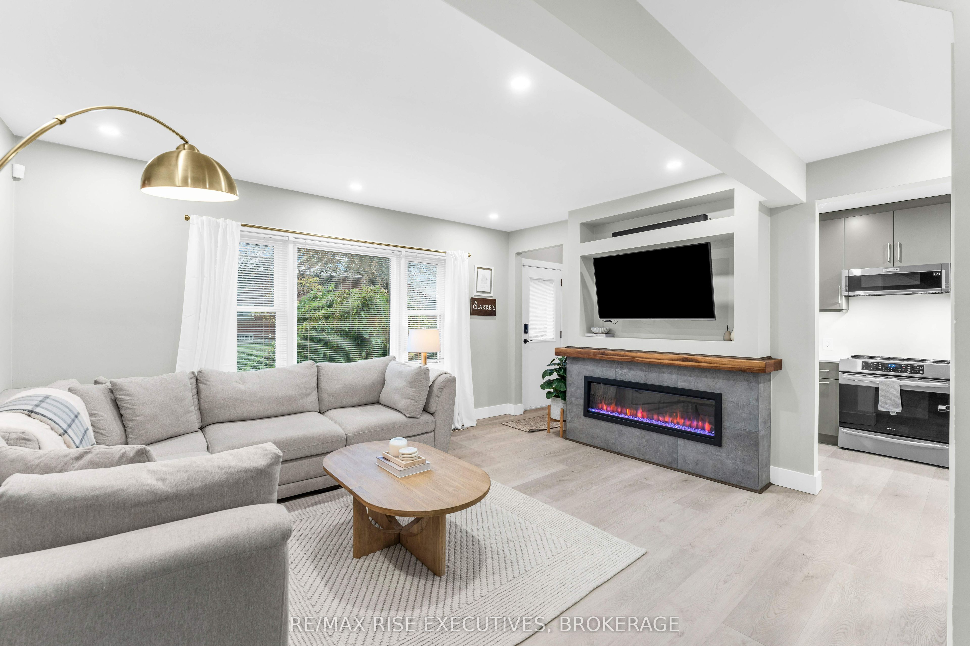 333 Palace Road Property Photo 4