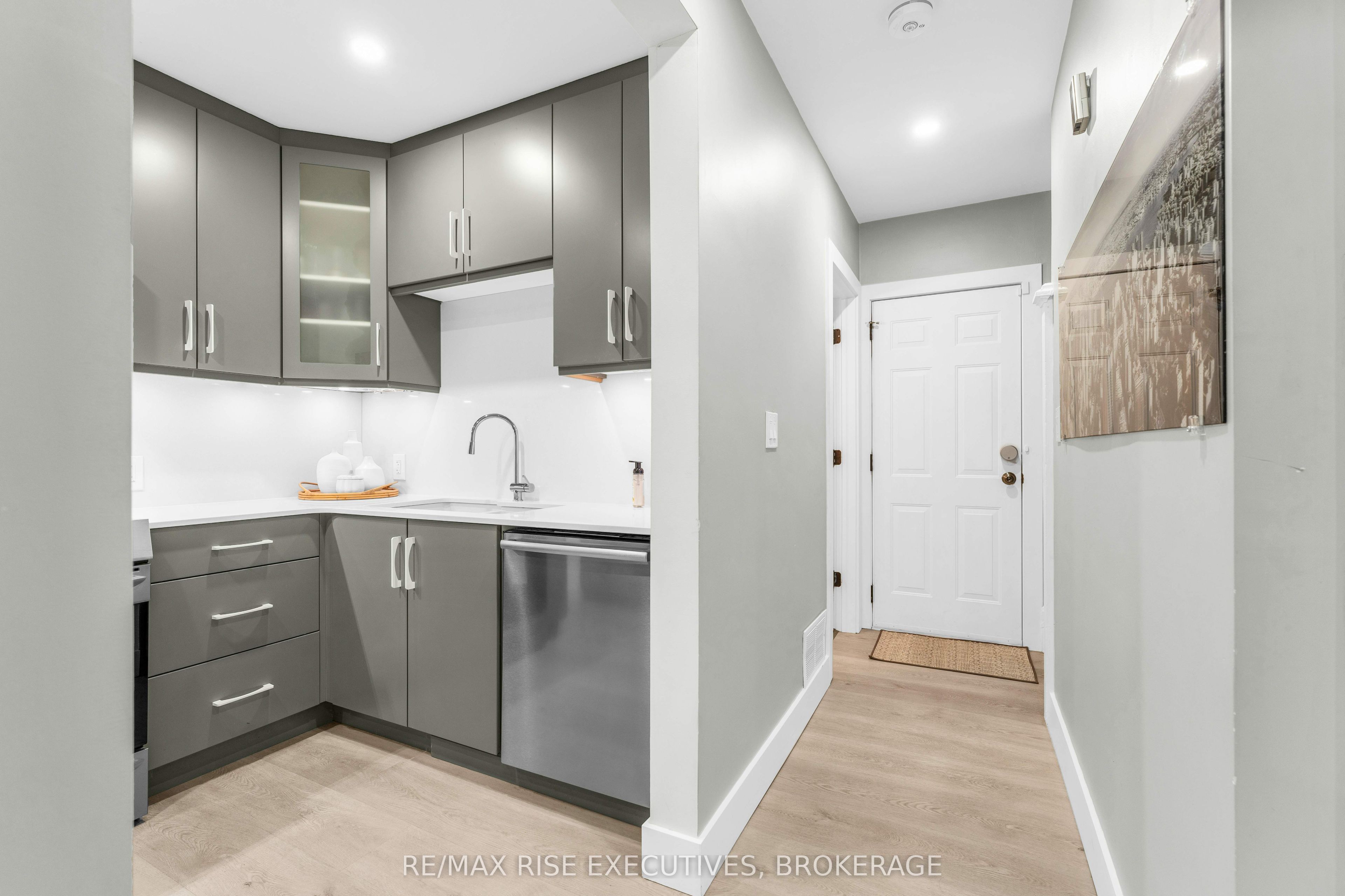 333 Palace Road Property Photo 9