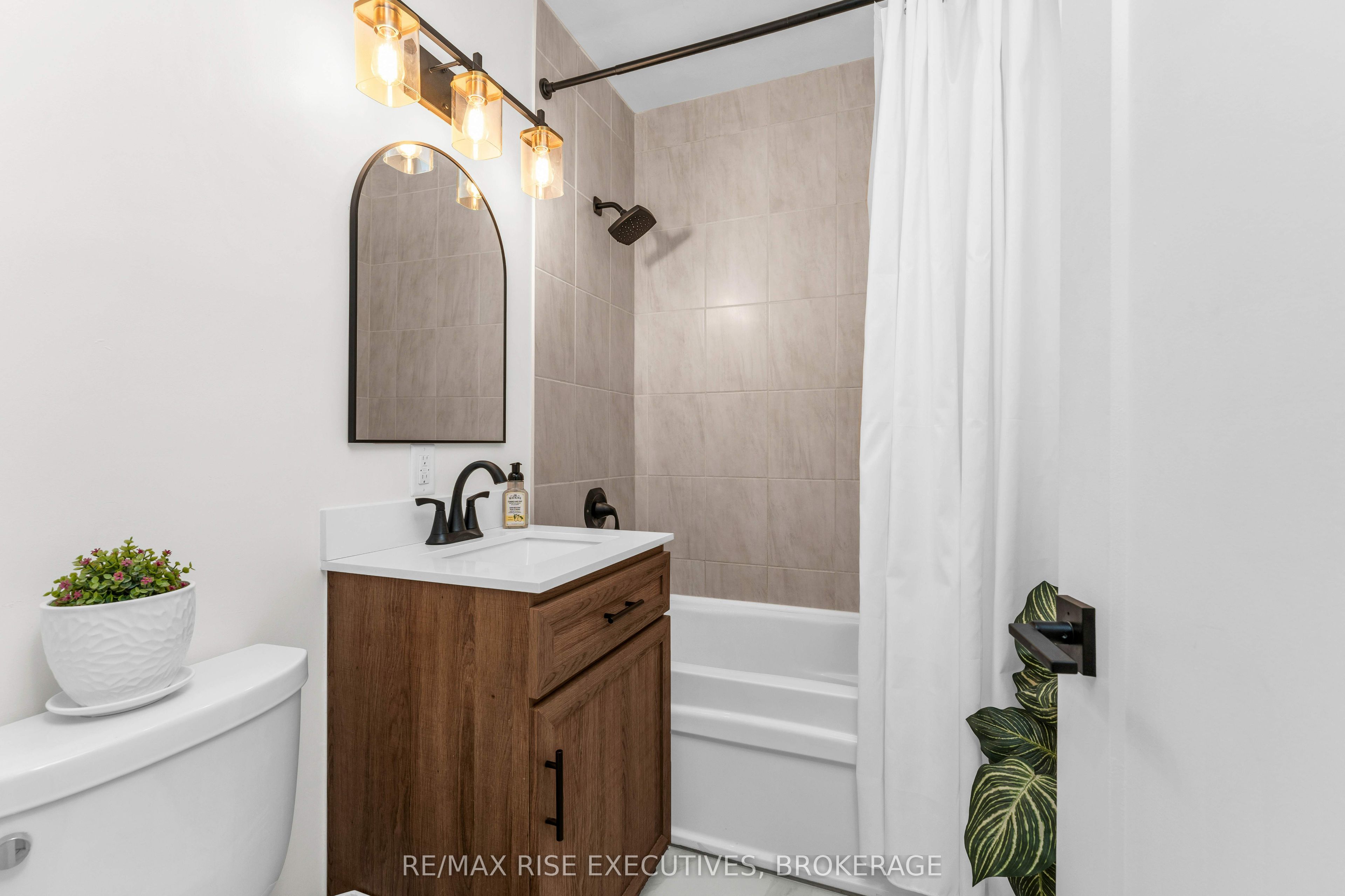 333 Palace Road Property Photo 13