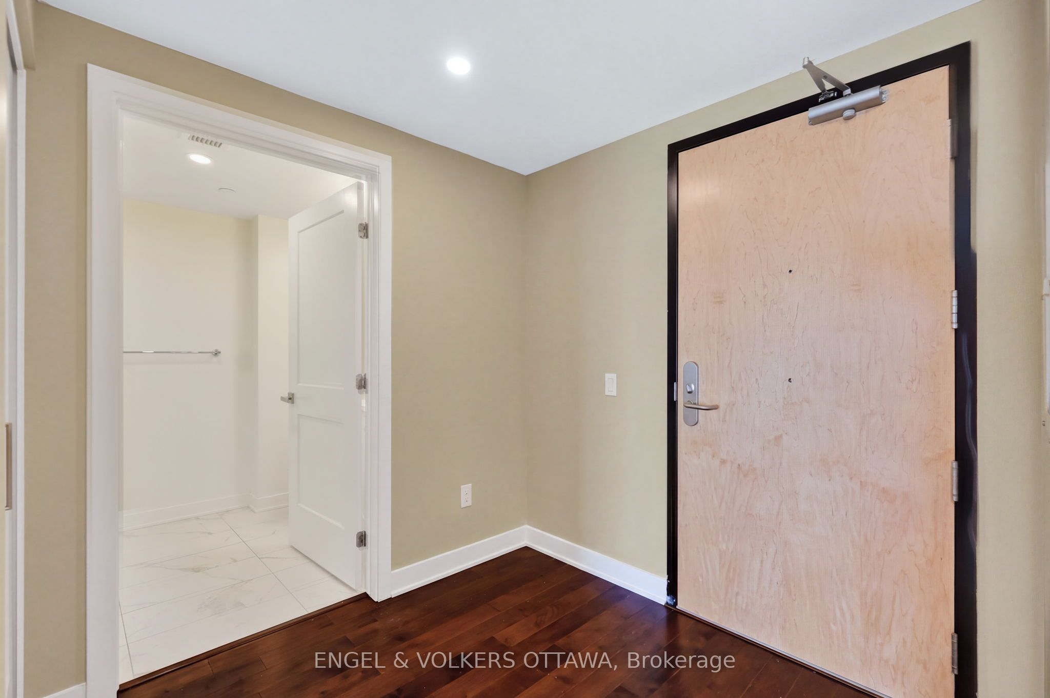 340 Queen Street 2104 Property Photo 3