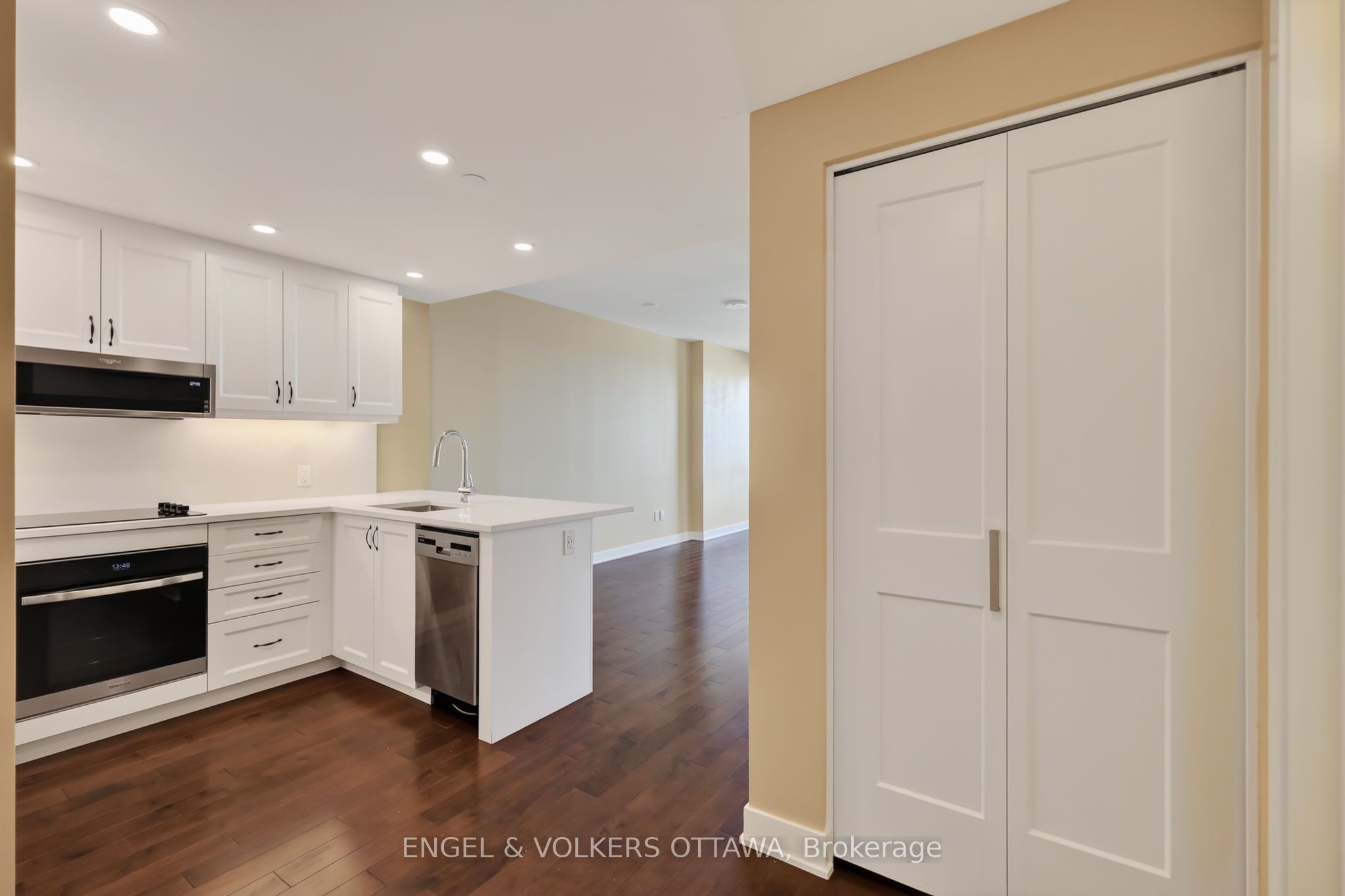 340 Queen Street 2104 Property Photo 4