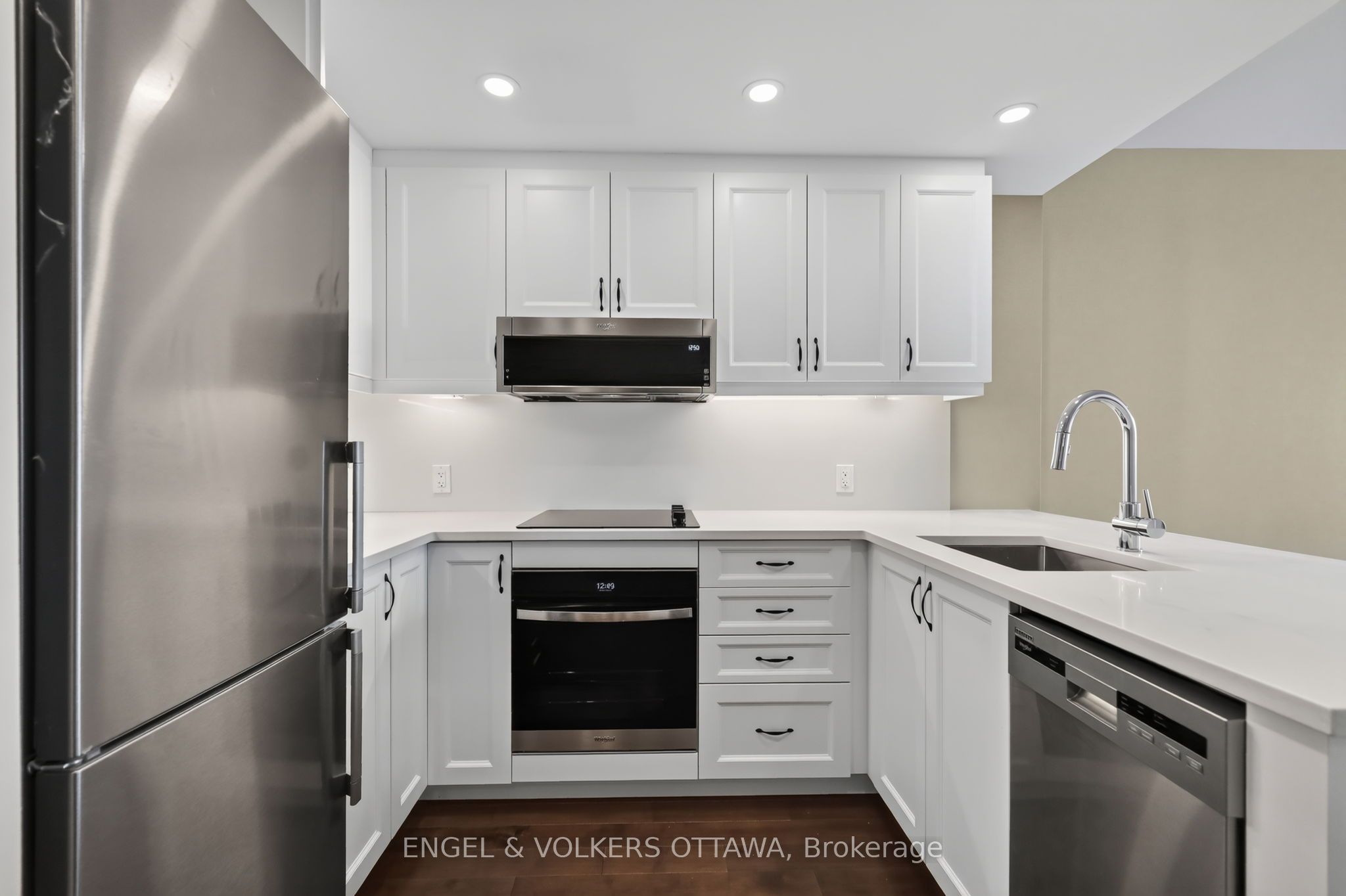340 Queen Street 2104 Property Photo 7