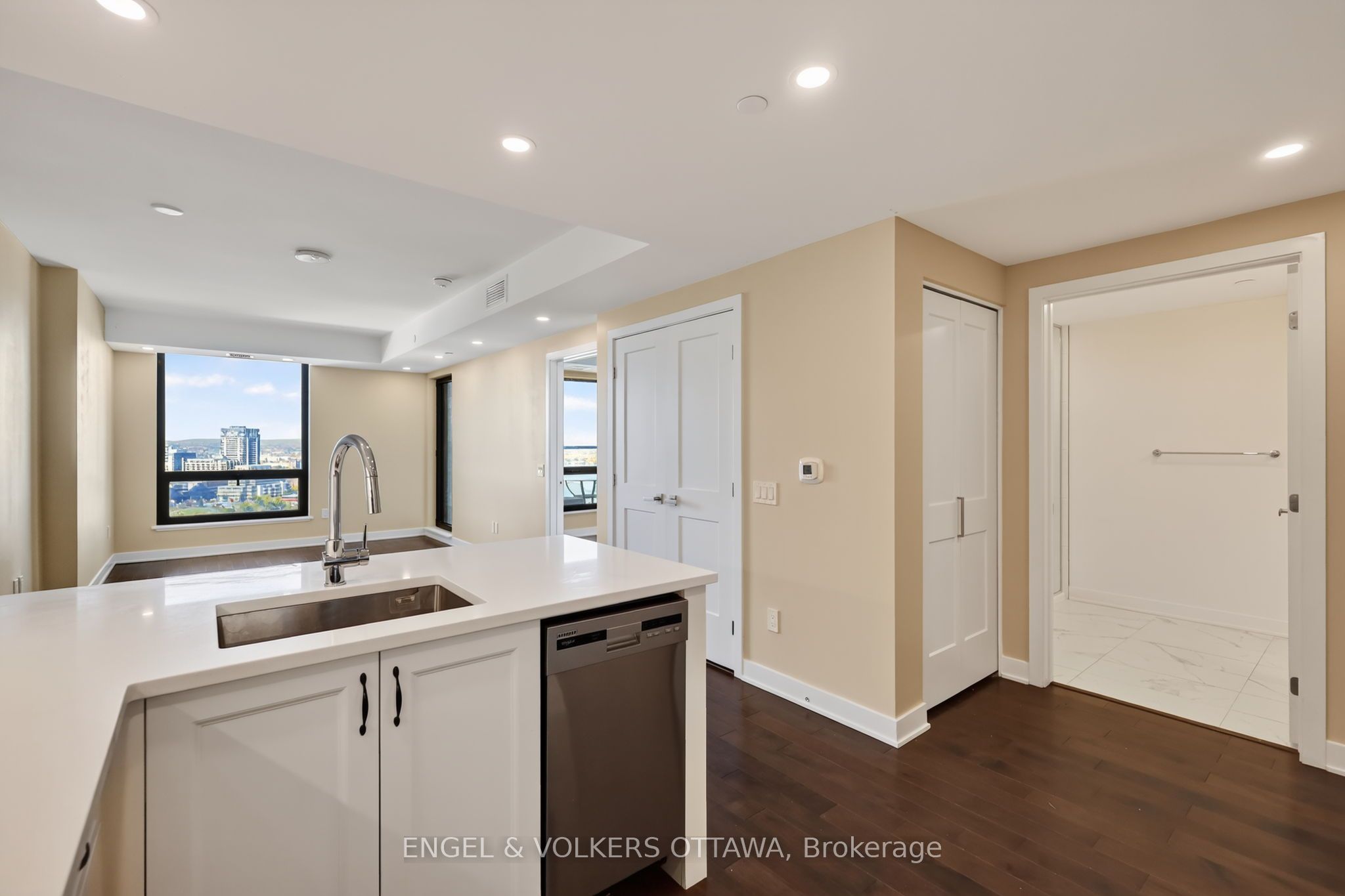 340 Queen Street 2104 Property Photo 8