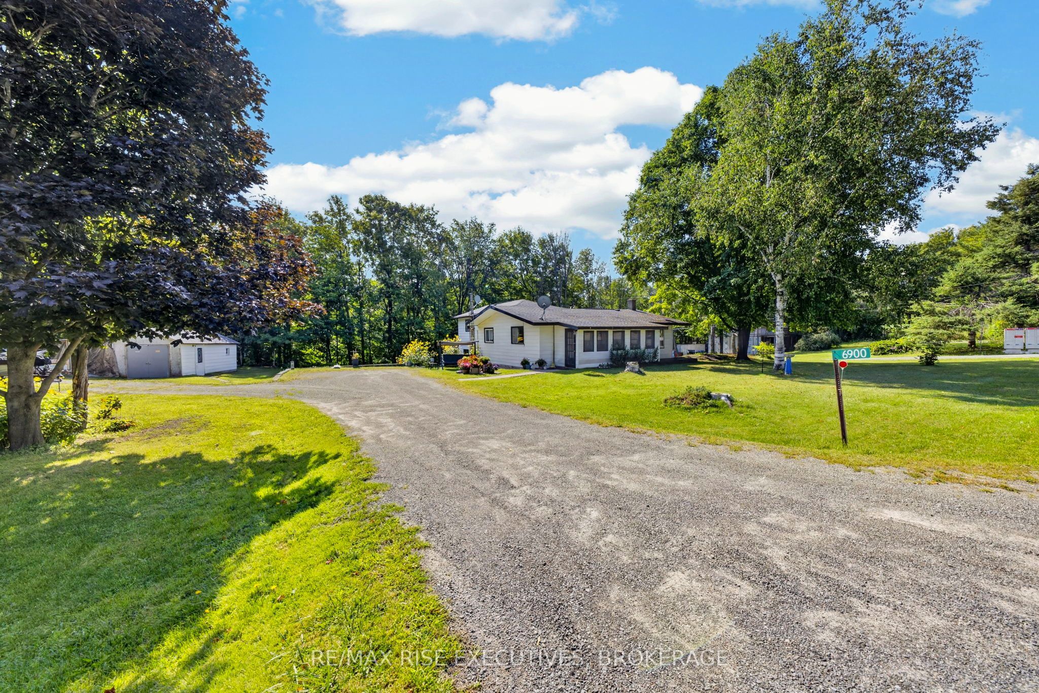 6900 Perth Road Property Photo 2