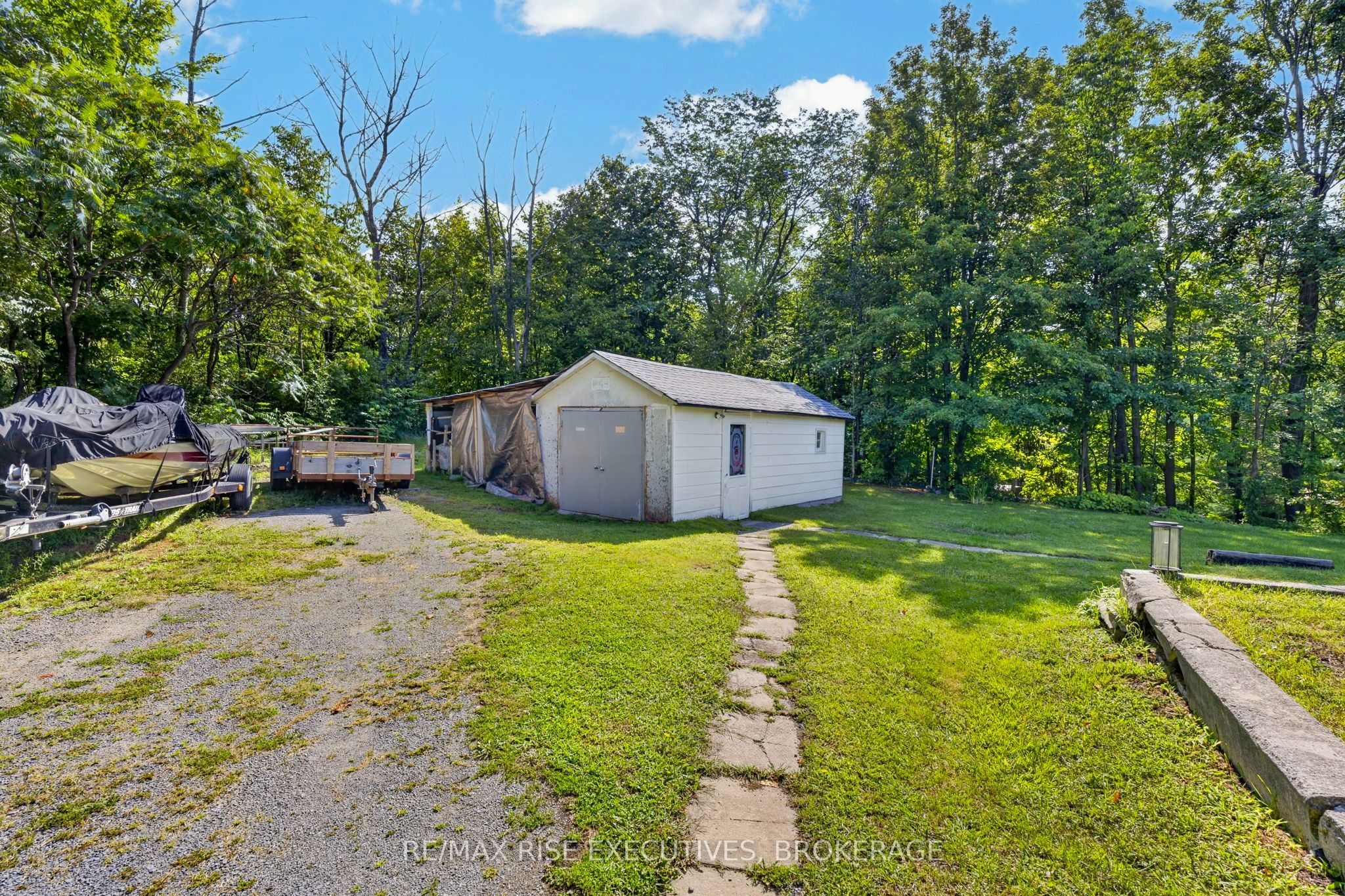 6900 Perth Road Property Photo 3