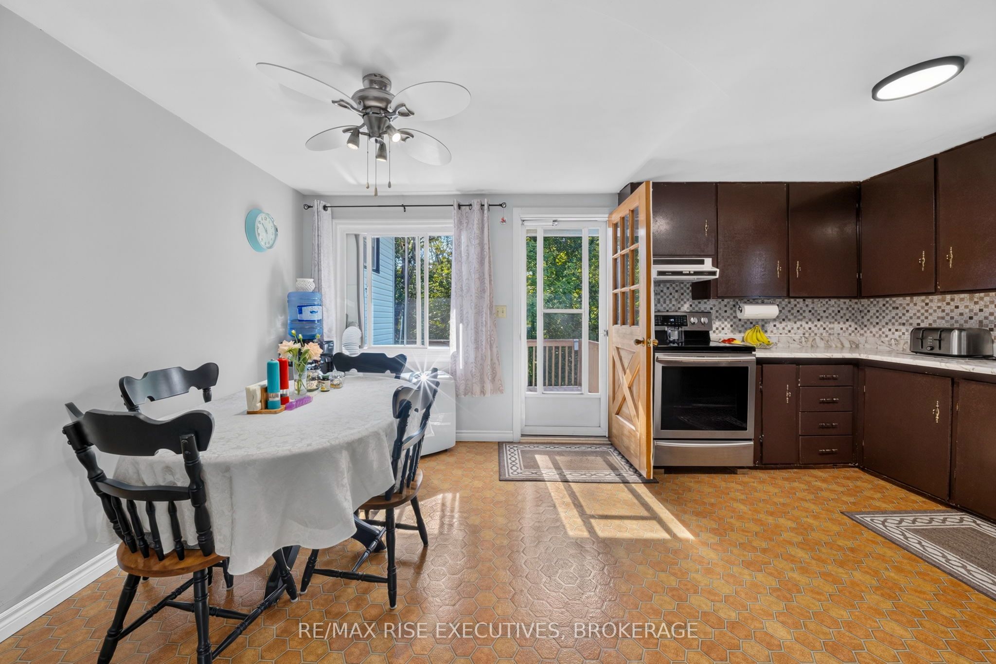 6900 Perth Road Property Photo 11