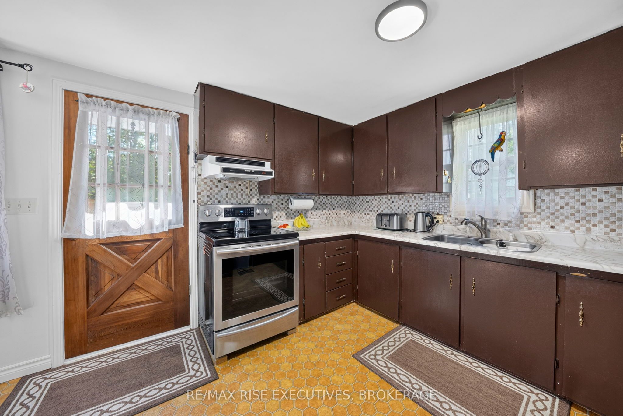 6900 Perth Road Property Photo 13