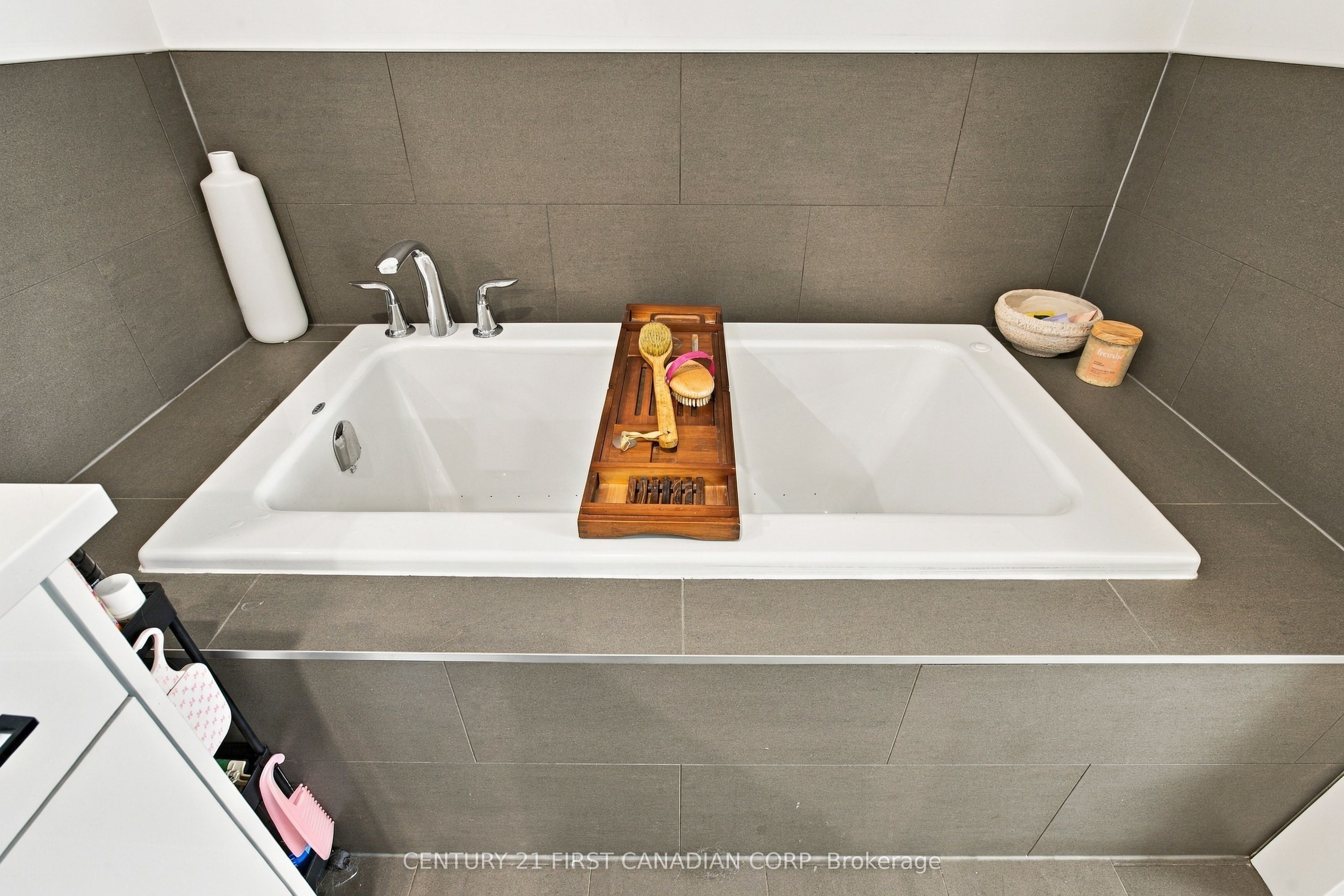 505 Talbot Street 2406 Property Photo 29