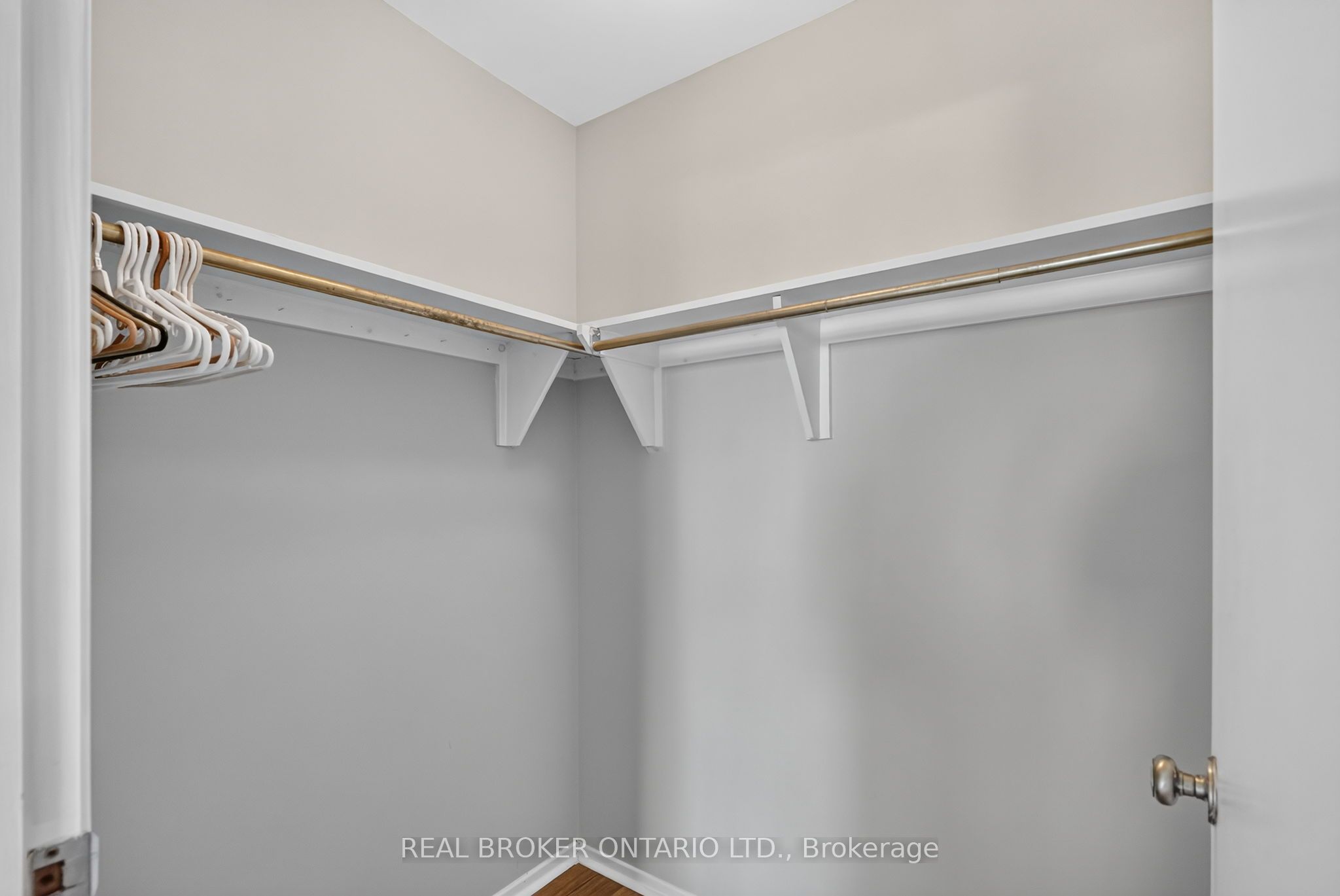 216 Viewmount Drive 118 Property Photo 18