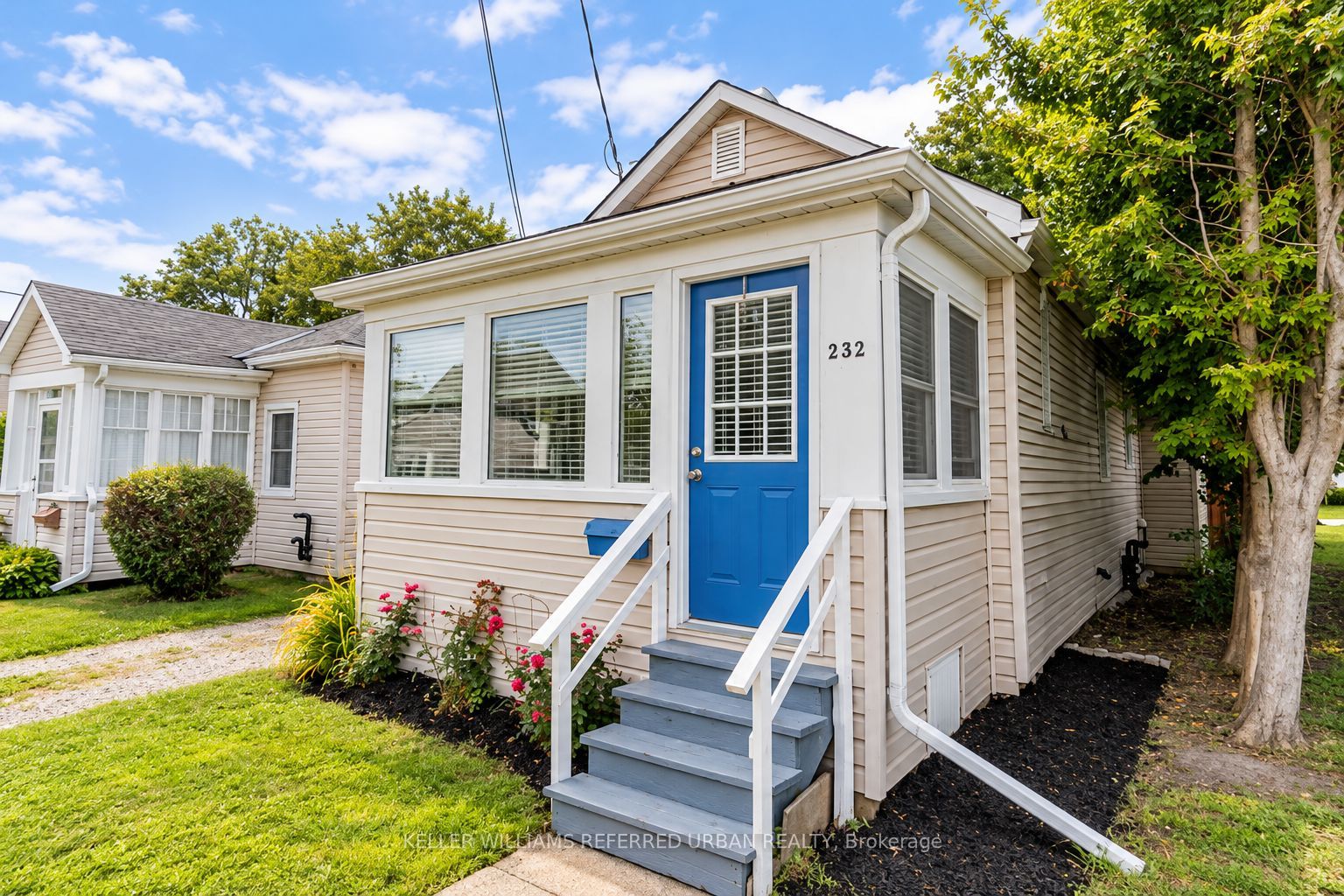 232 University Avenue W Property Photo 1