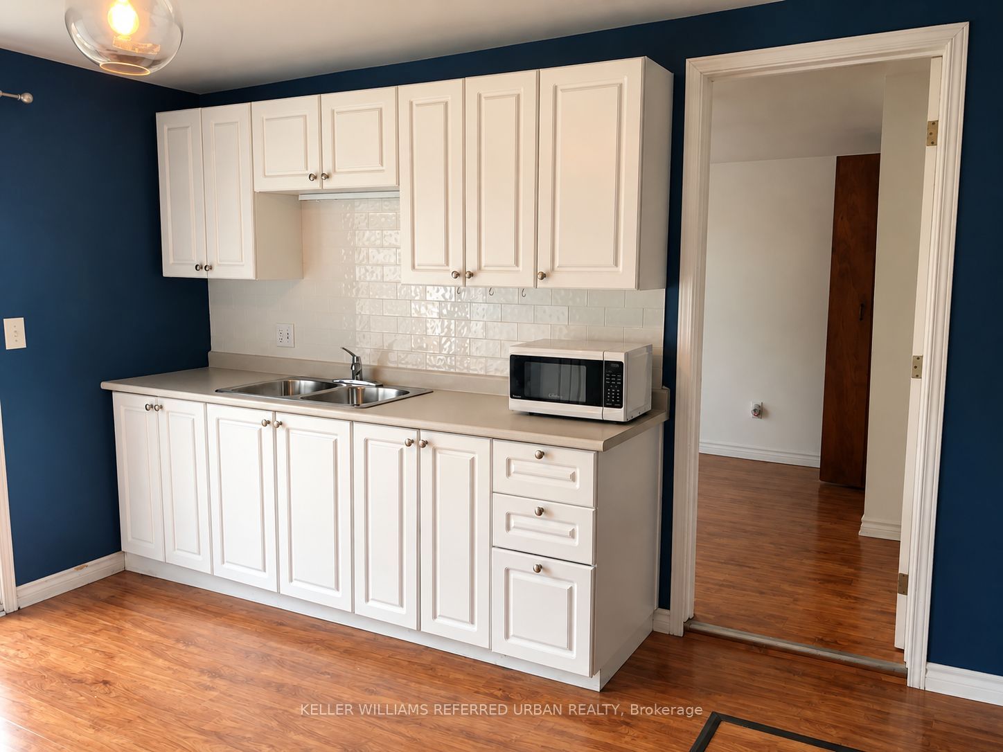 232 University Avenue W Property Photo 3