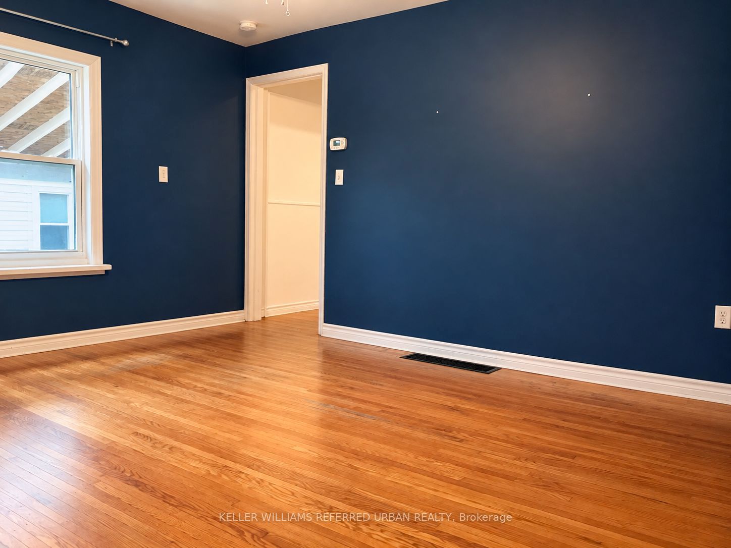 232 University Avenue W Property Photo 5