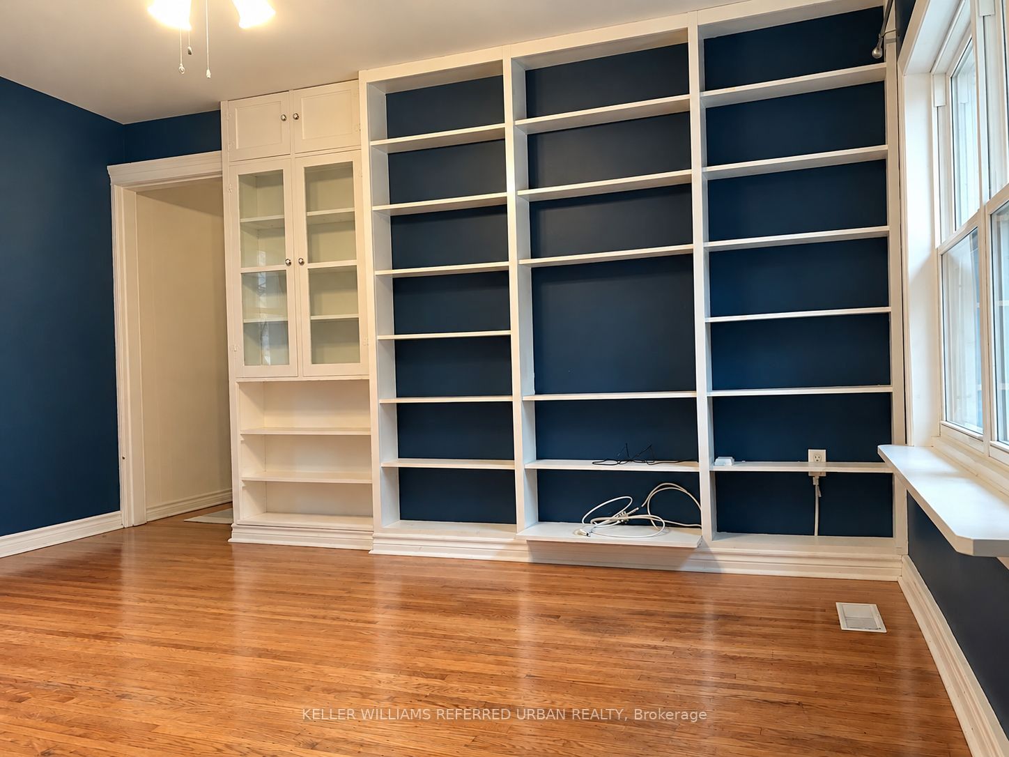 232 University Avenue W Property Photo 6