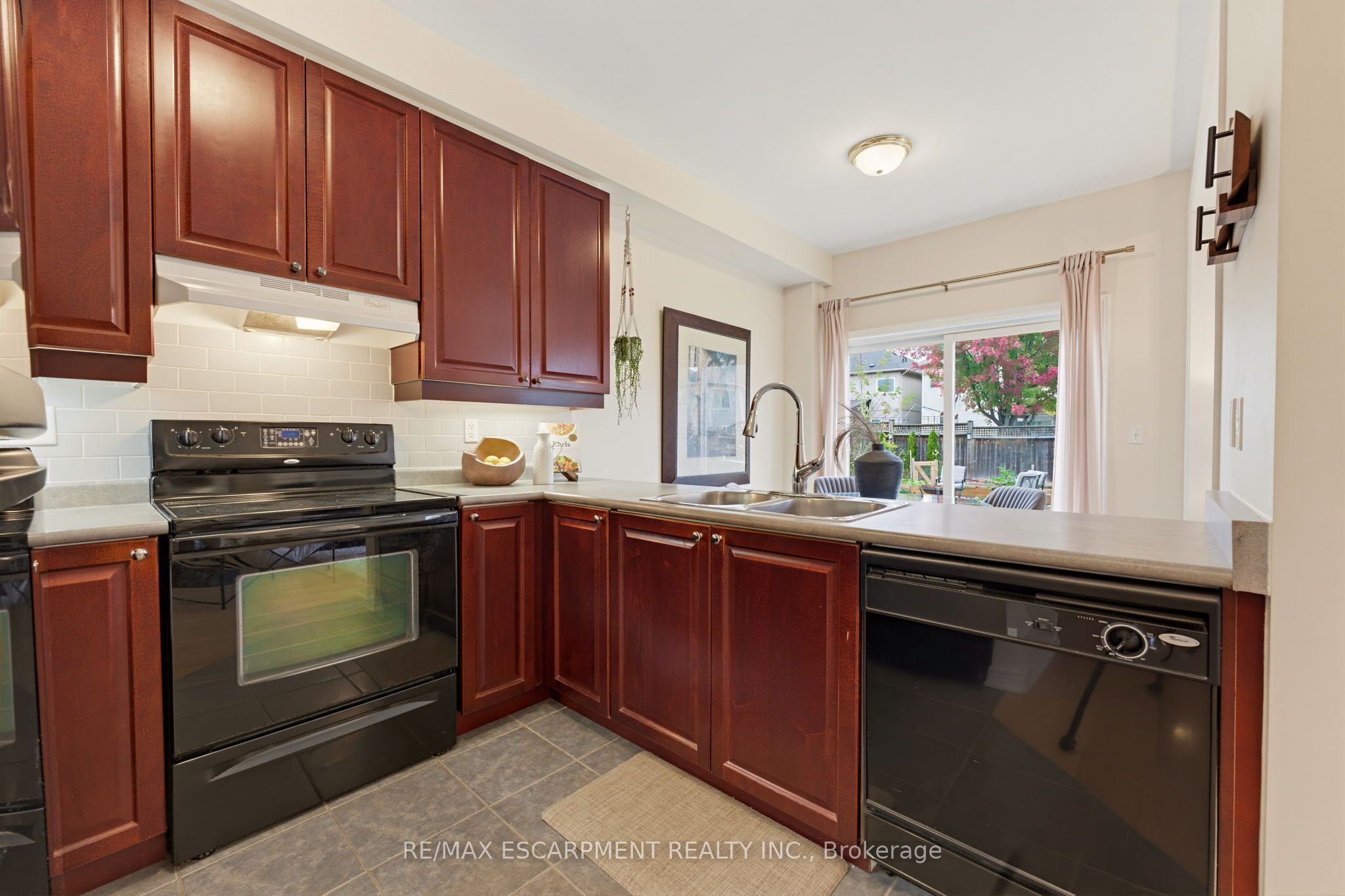 63 Golden Iris Crescent Property Photo 7