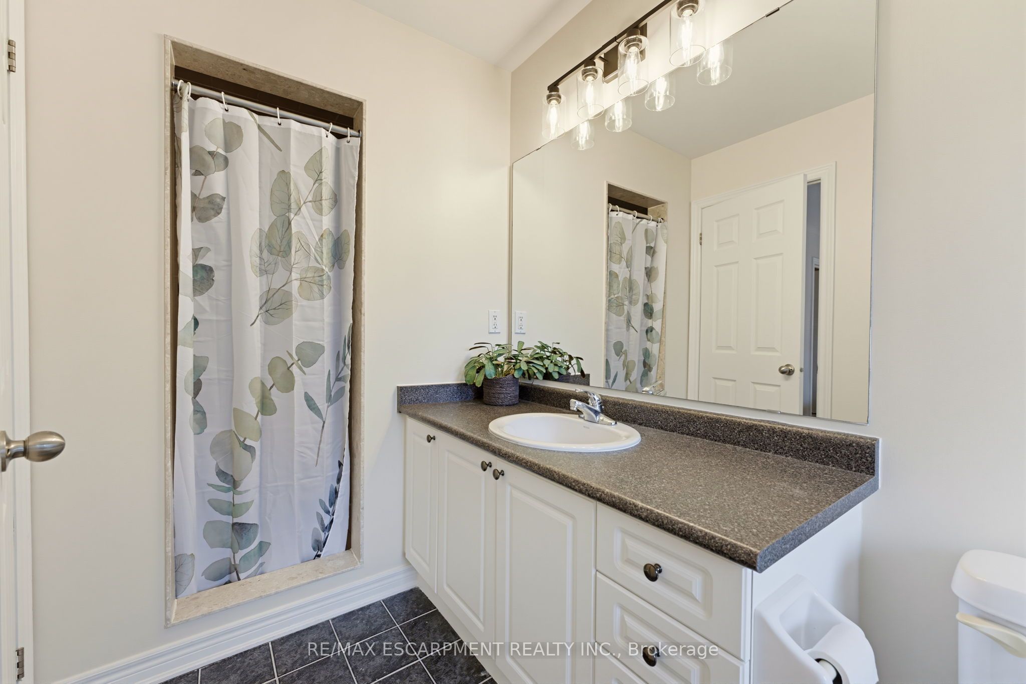 63 Golden Iris Crescent Property Photo 10
