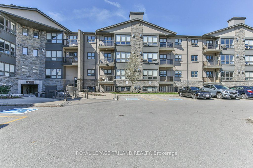 5 Jacksway Crescent 104 Property Photo 2