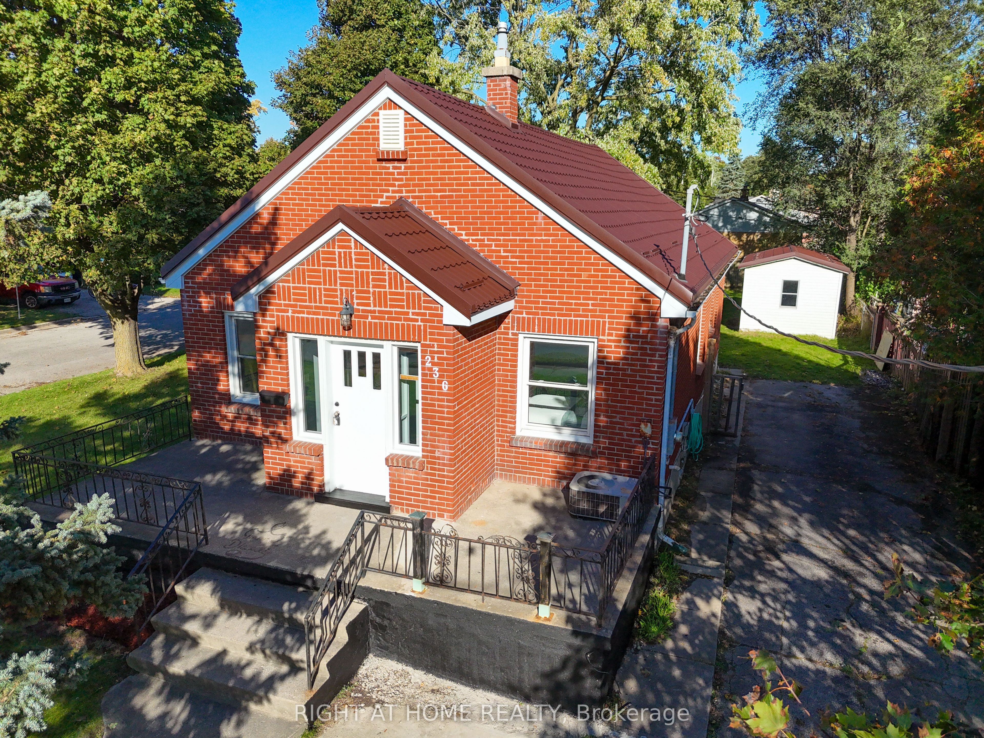 236 Highbury Avenue N Property Photo 4