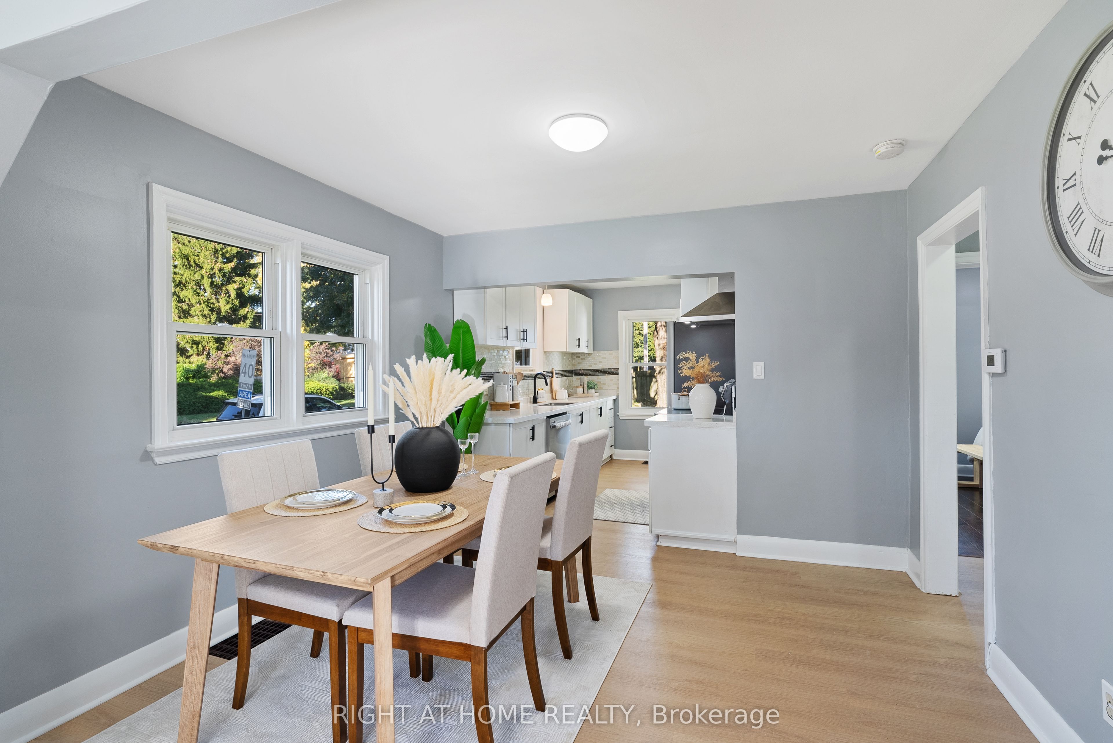 236 Highbury Avenue N Property Photo 7
