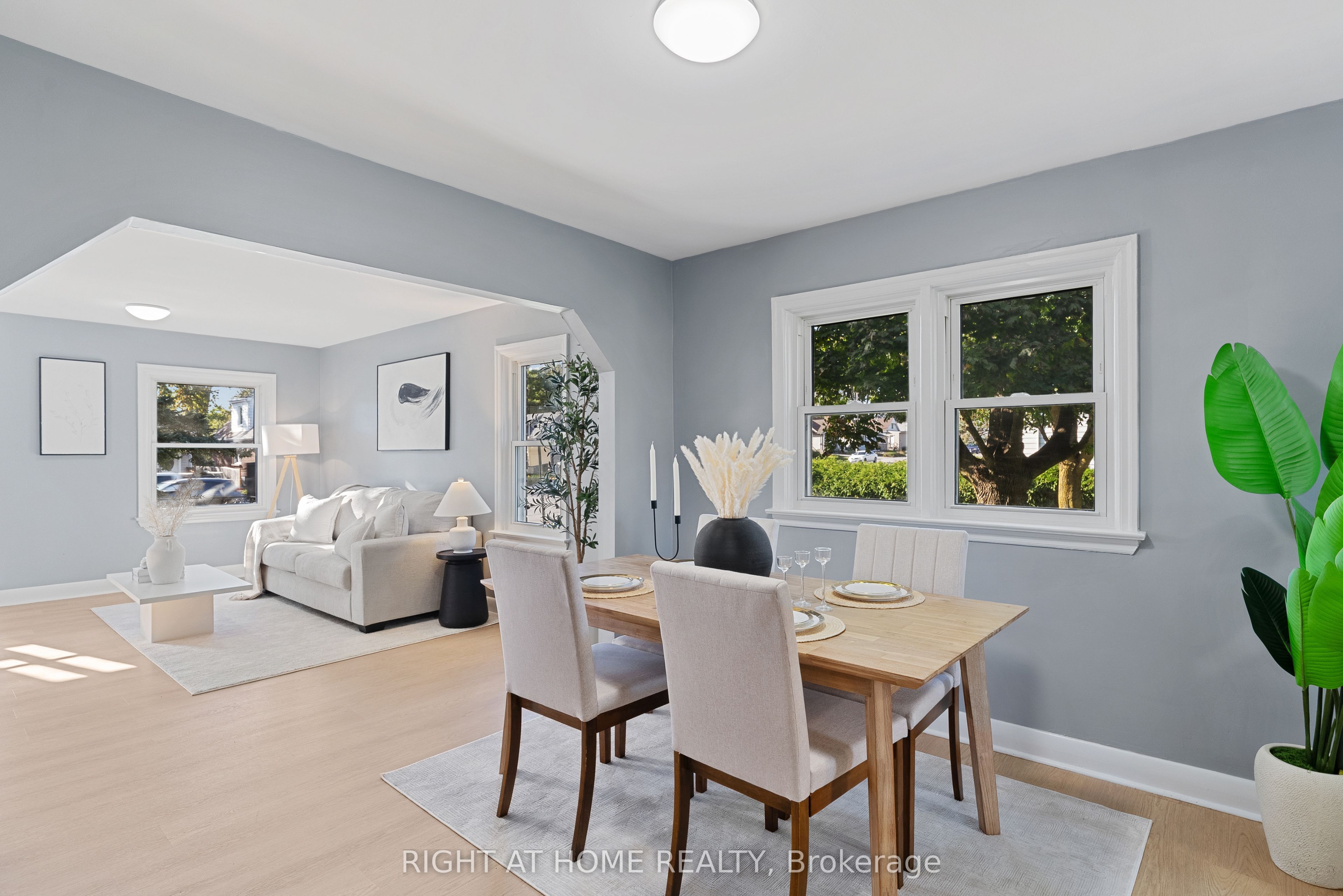 236 Highbury Avenue N Property Photo 8
