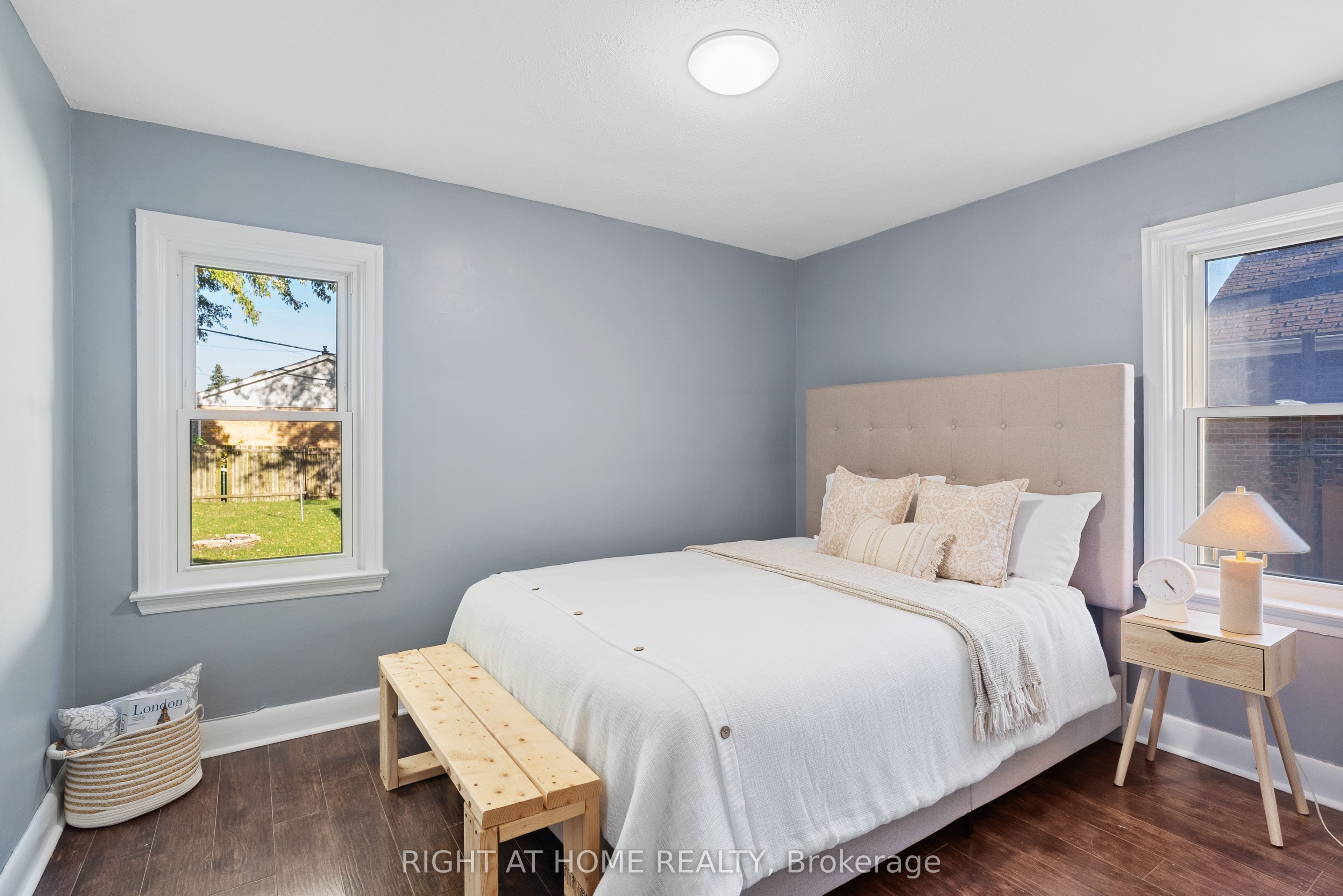 236 Highbury Avenue N Property Photo 14