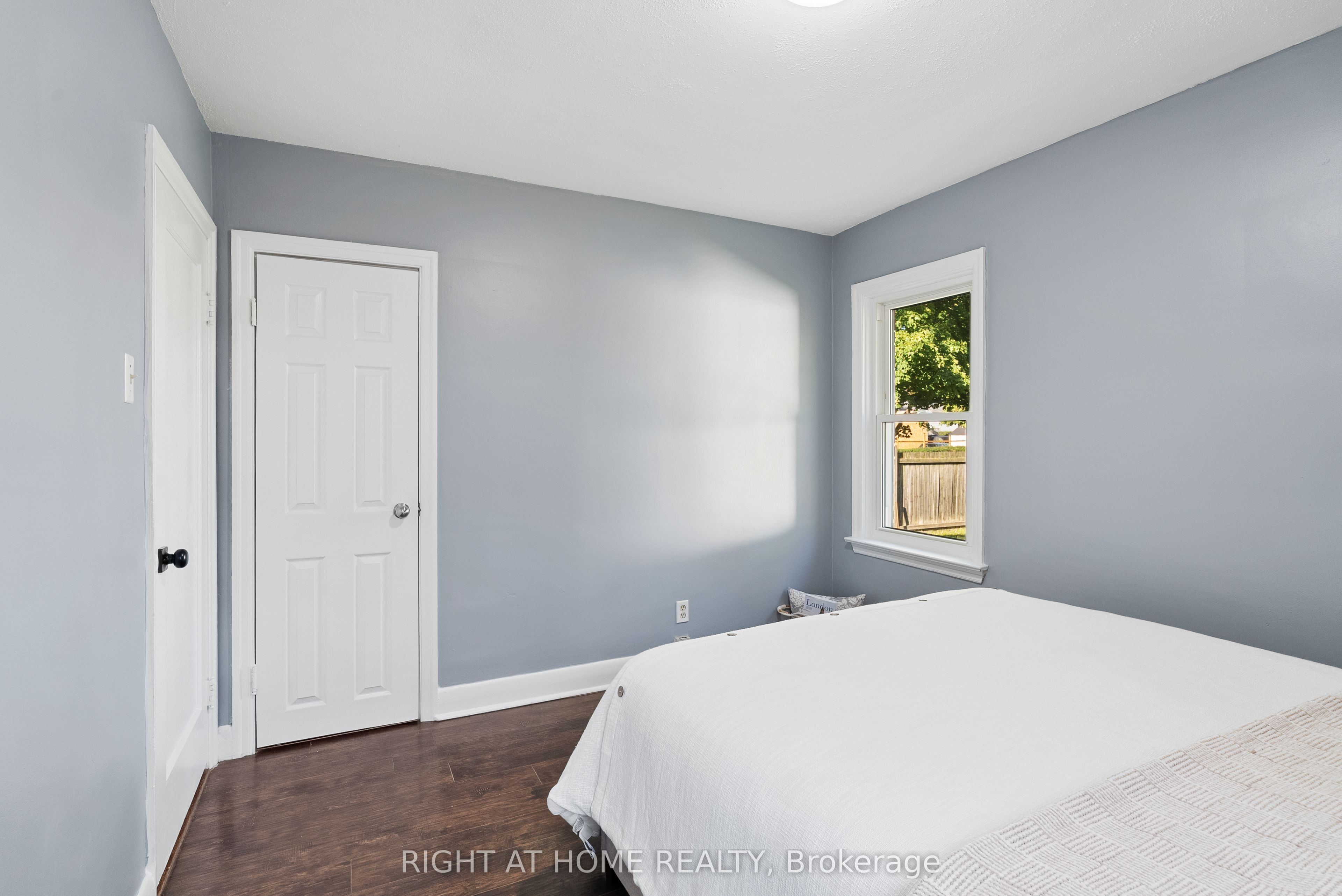 236 Highbury Avenue N Property Photo 16
