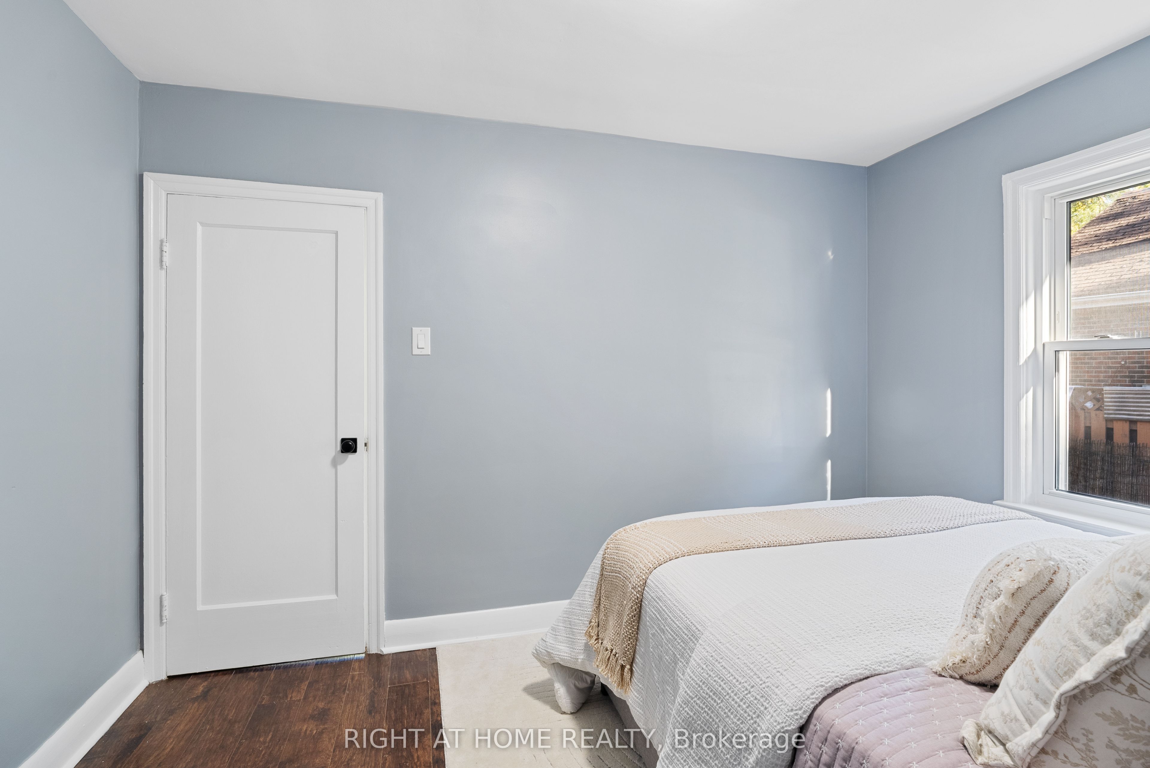 236 Highbury Avenue N Property Photo 21