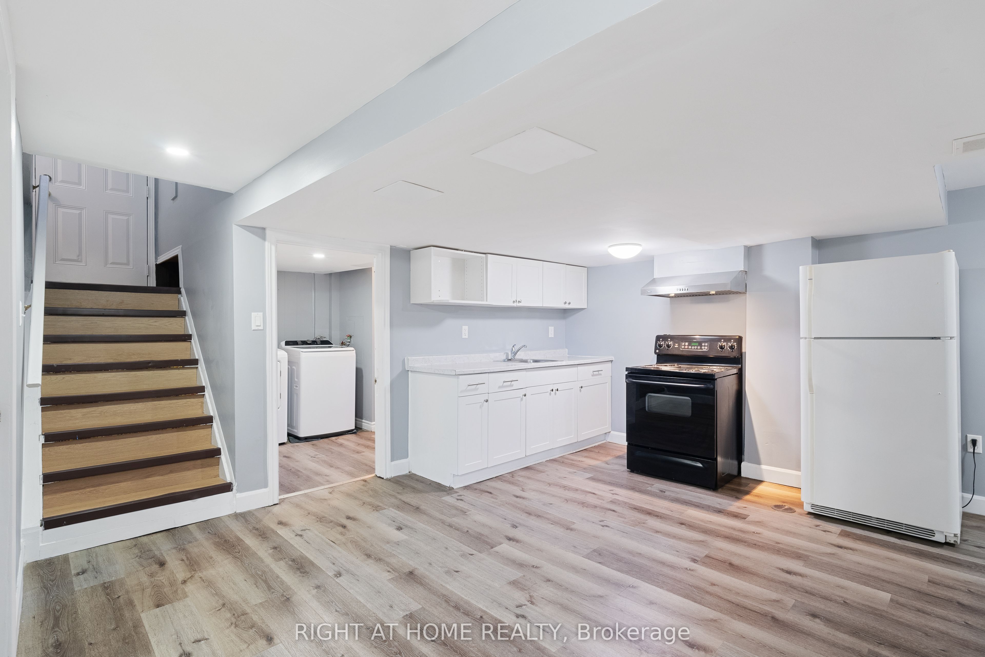 236 Highbury Avenue N Property Photo 22