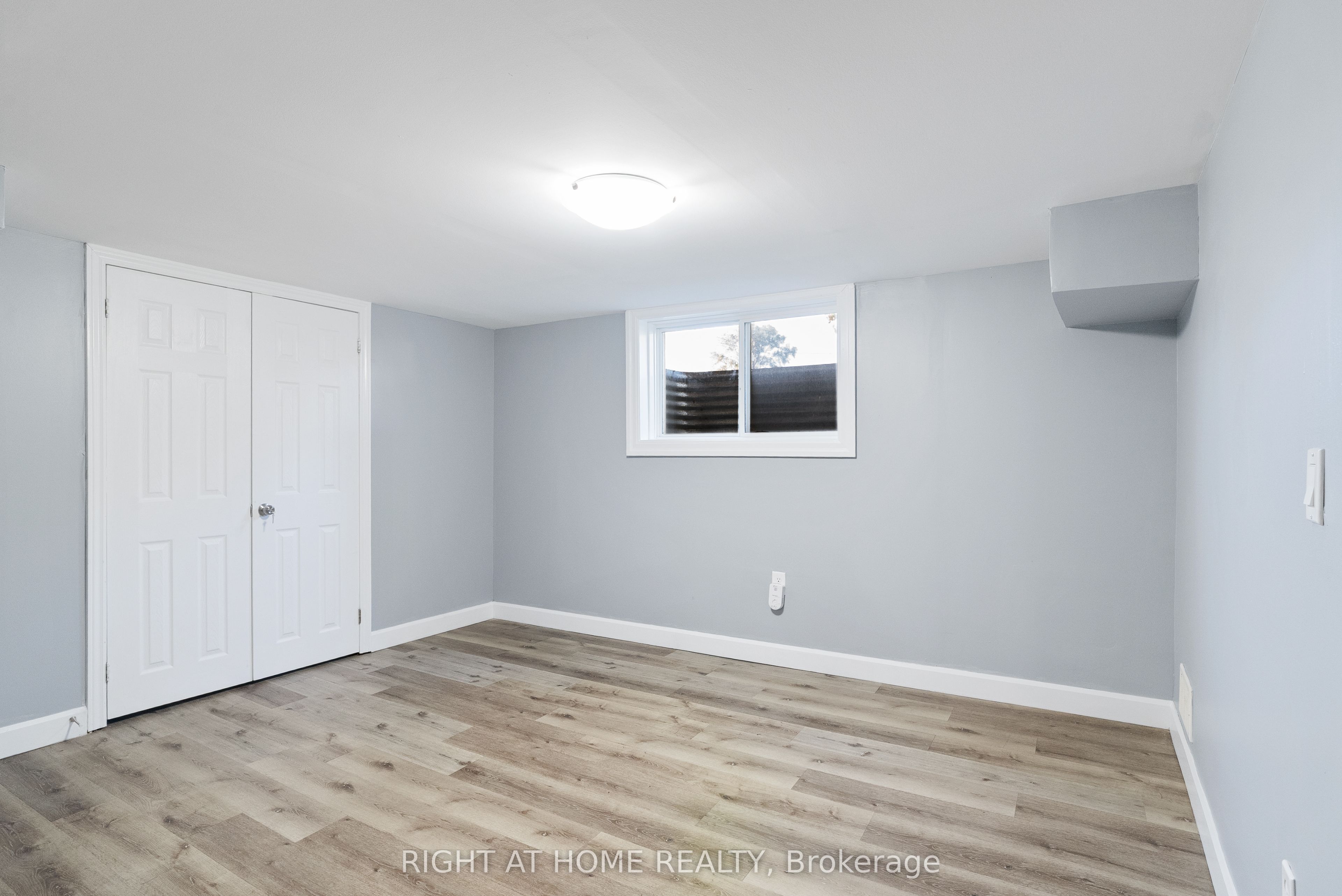 236 Highbury Avenue N Property Photo 25