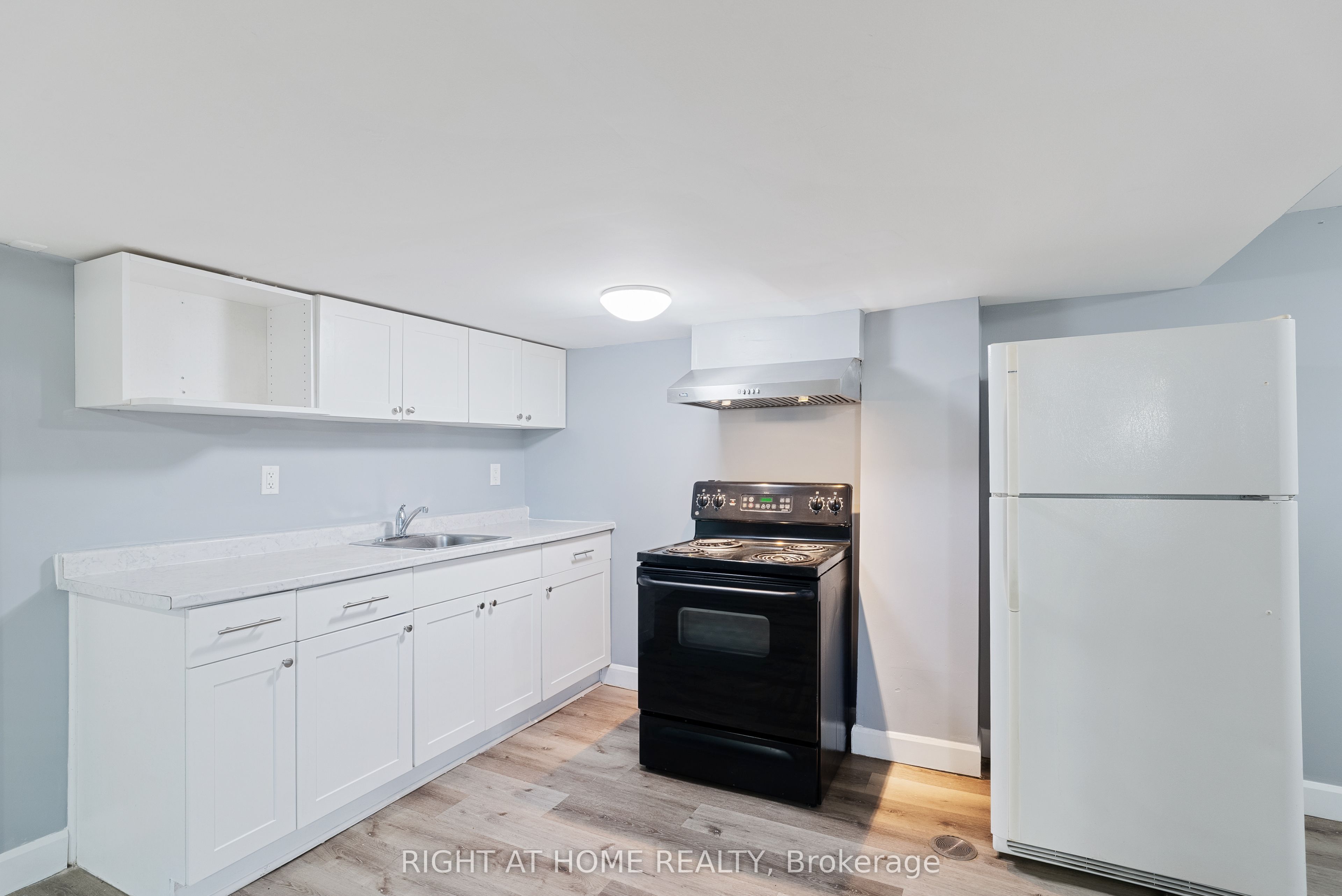236 Highbury Avenue N Property Photo 26