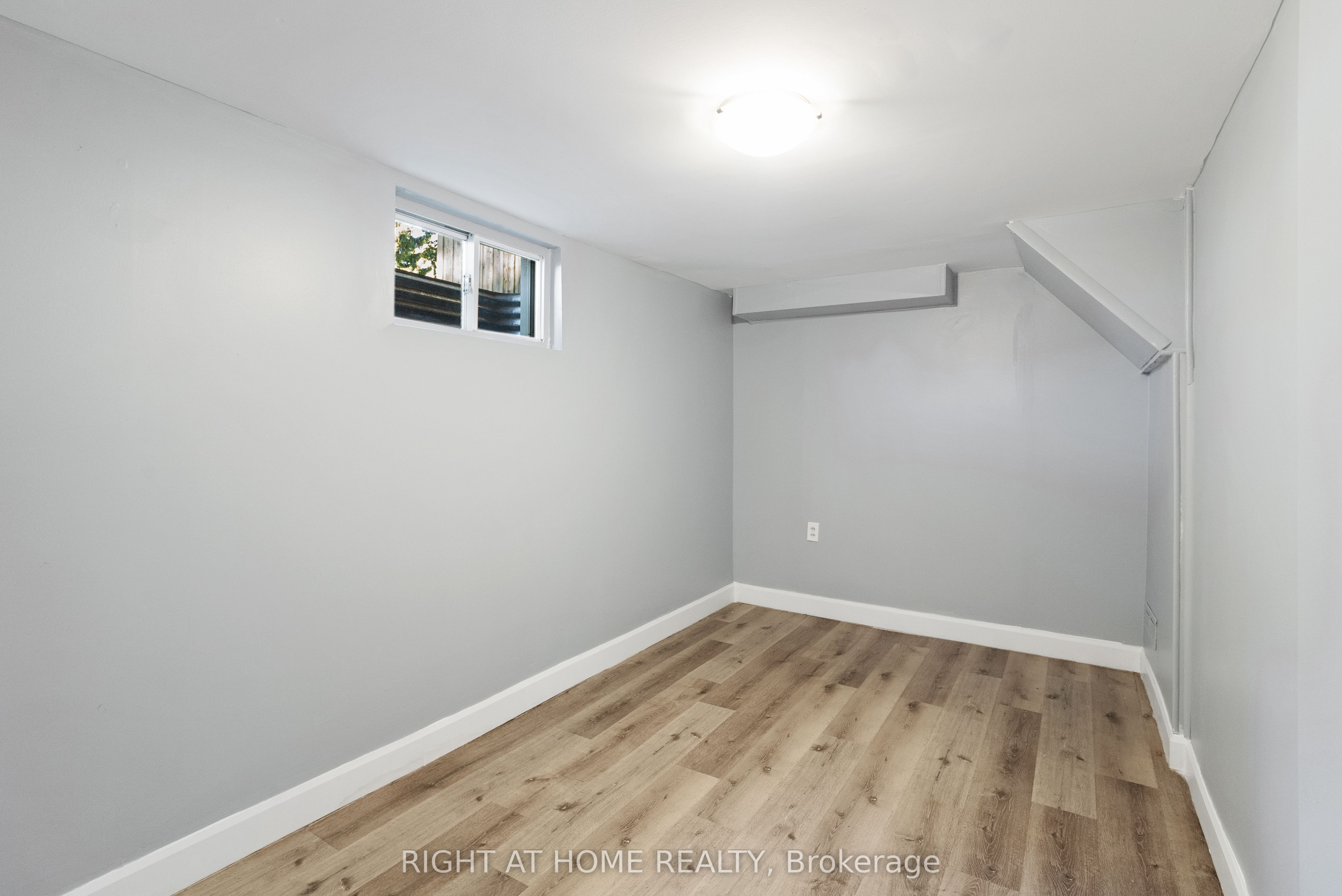 236 Highbury Avenue N Property Photo 28