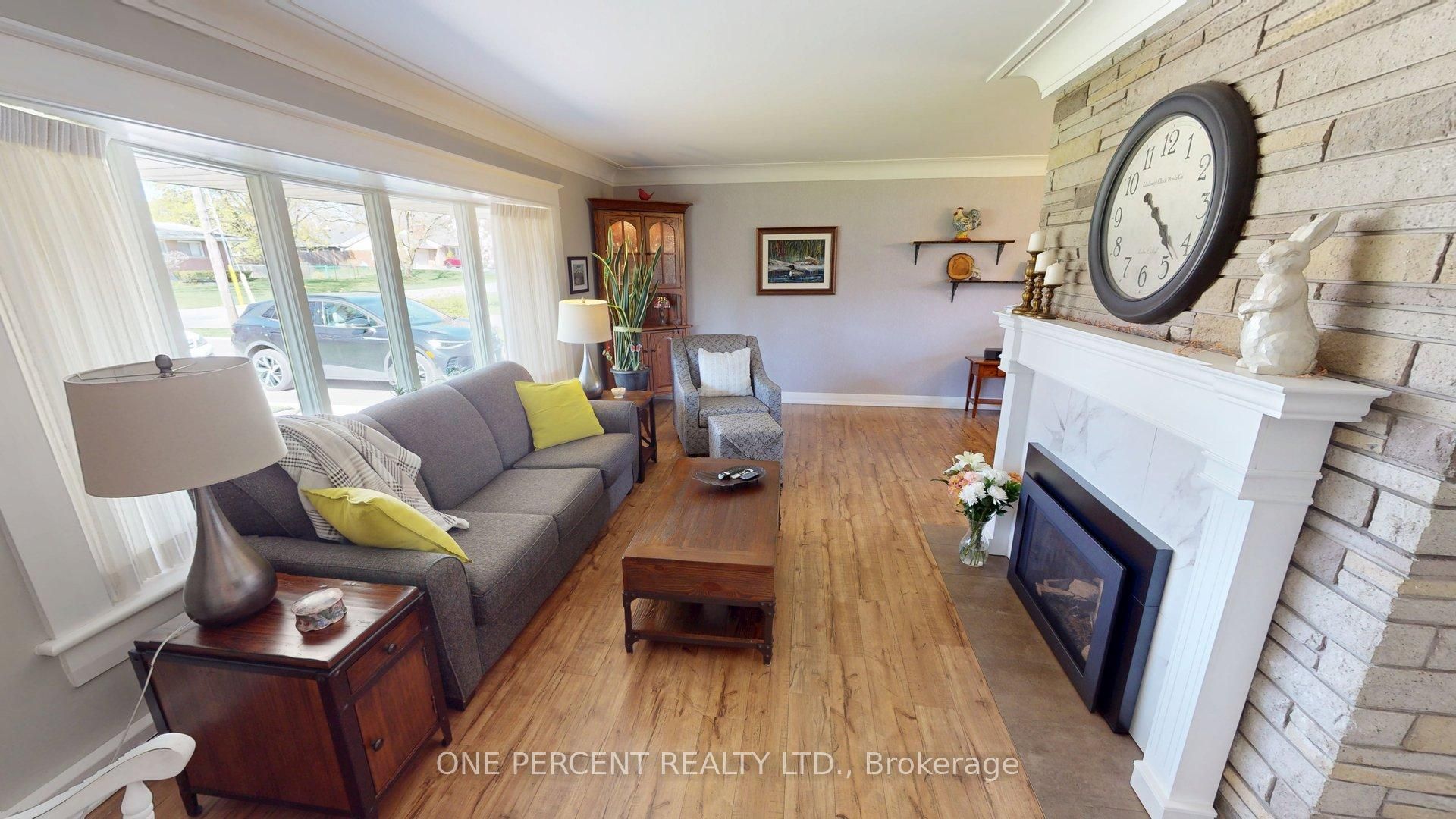 16 Daleview Crescent Property Photo 2