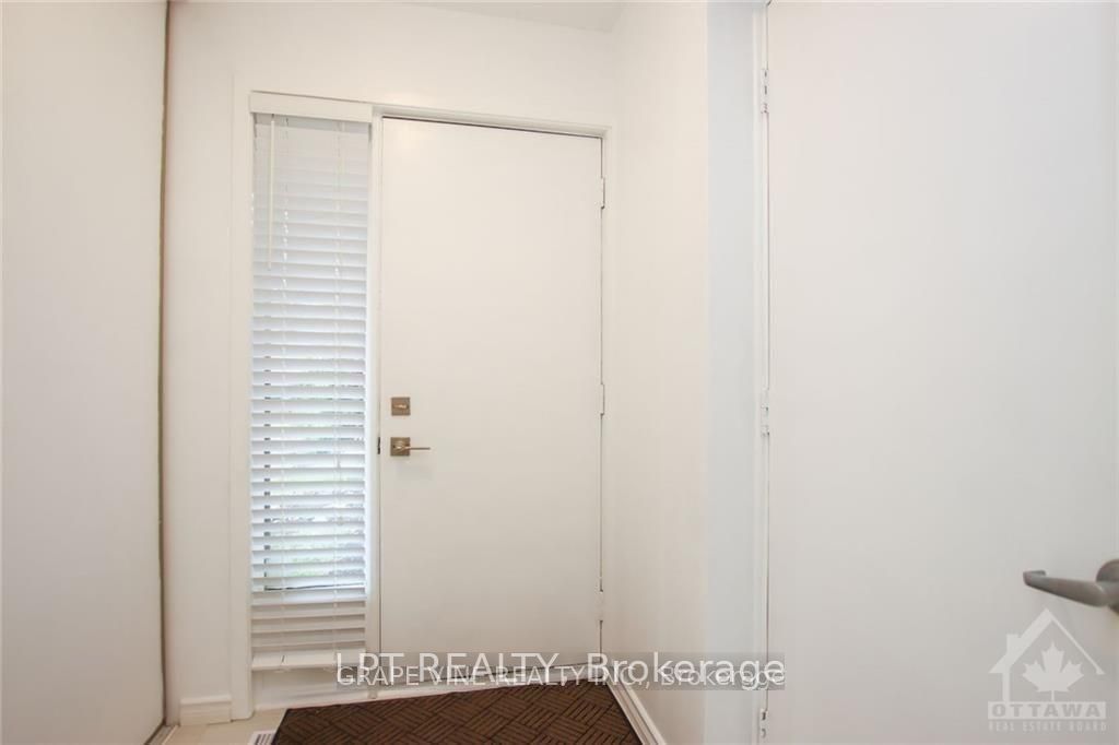 121 Erin Crescent Property Photo 2