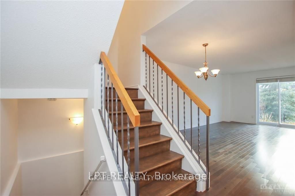 121 Erin Crescent Property Photo 4
