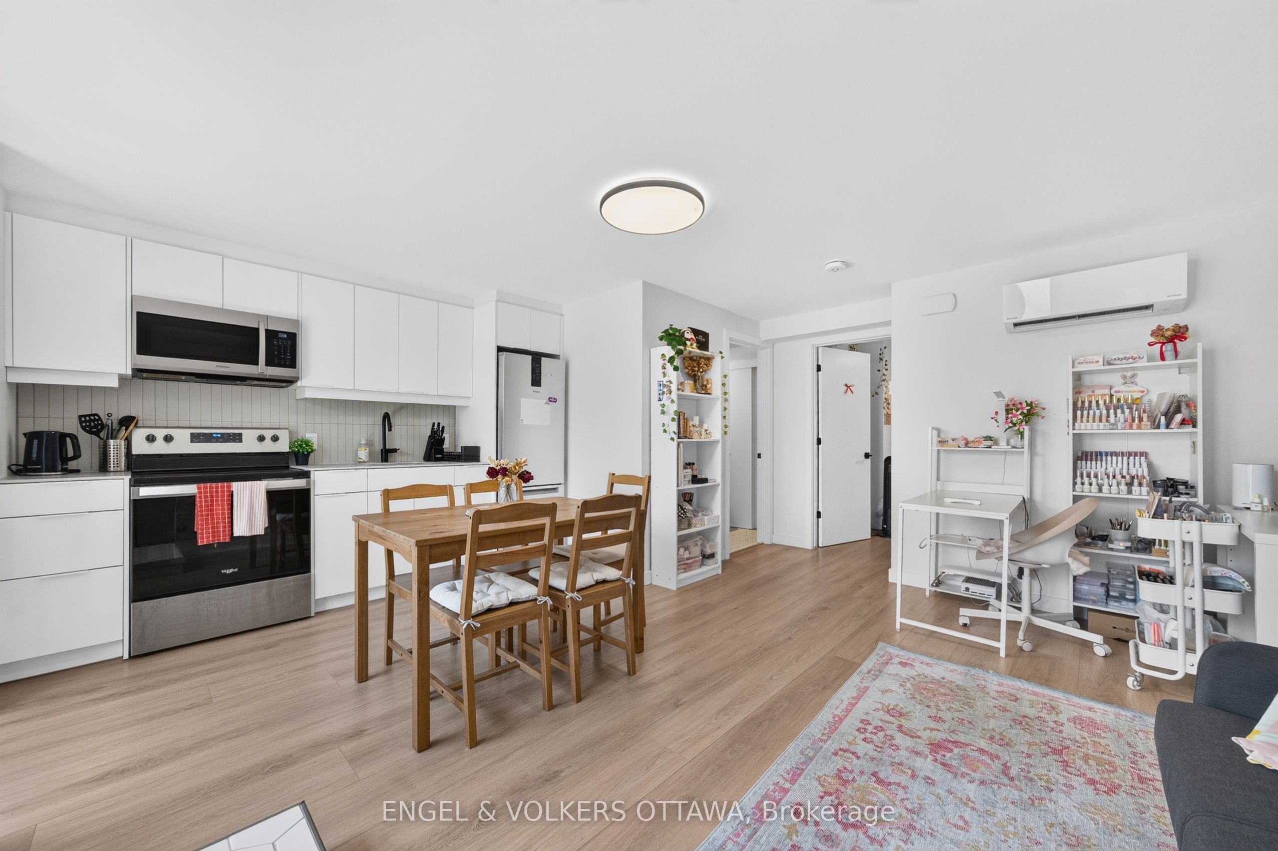 119 Carruthers Avenue D Property Photo 3