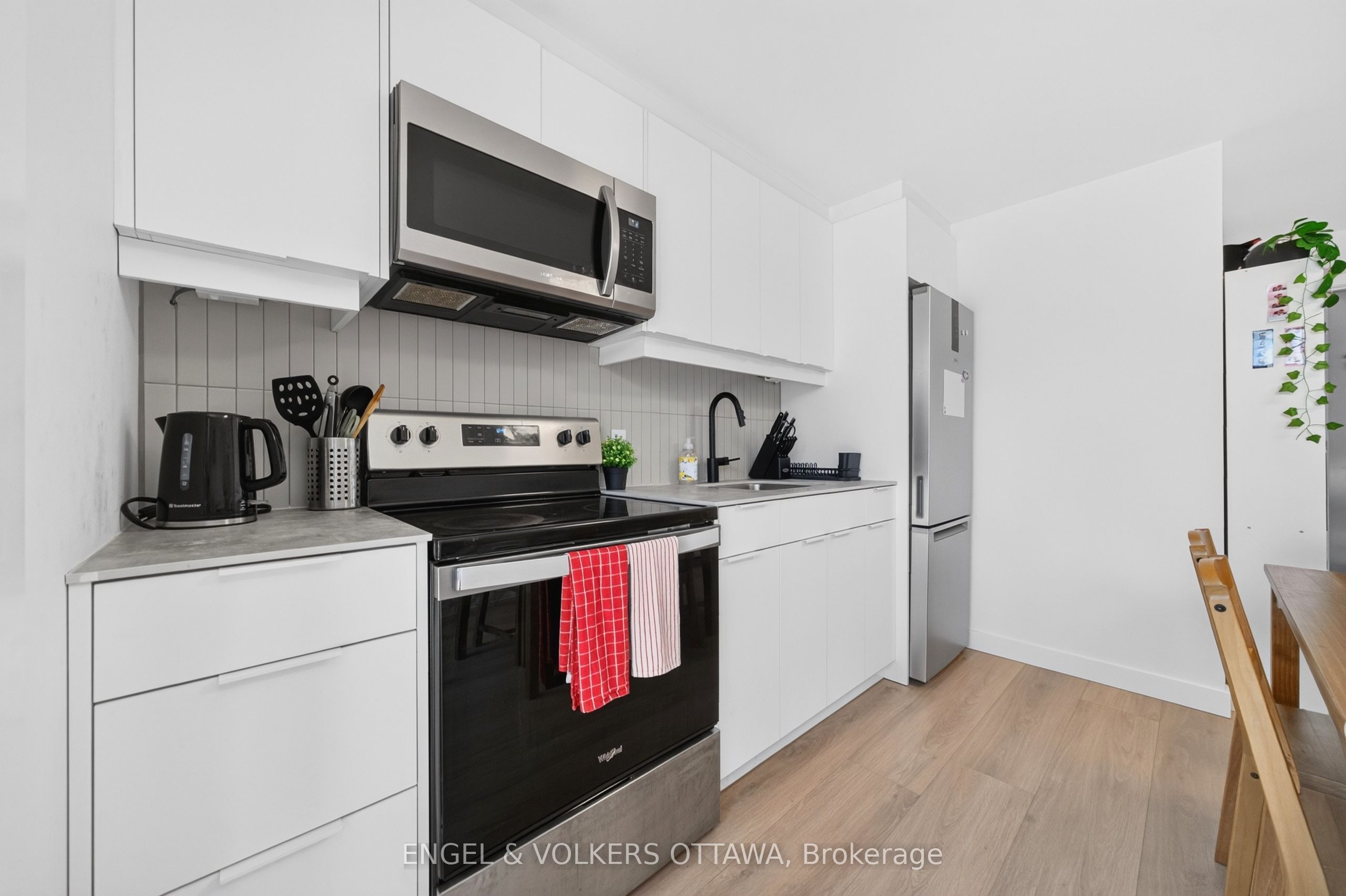 119 Carruthers Avenue D Property Photo 7