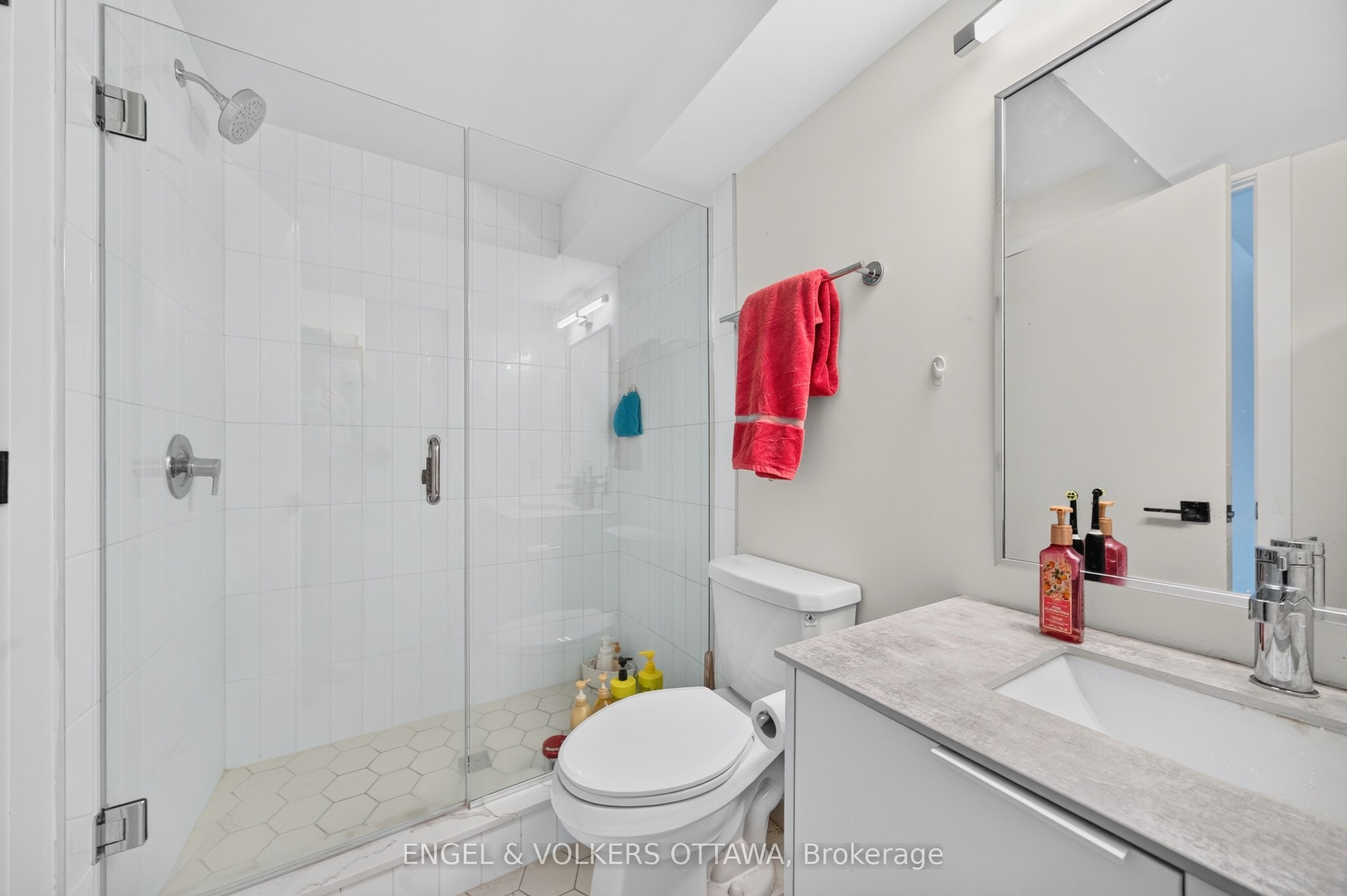 119 Carruthers Avenue D Property Photo 18