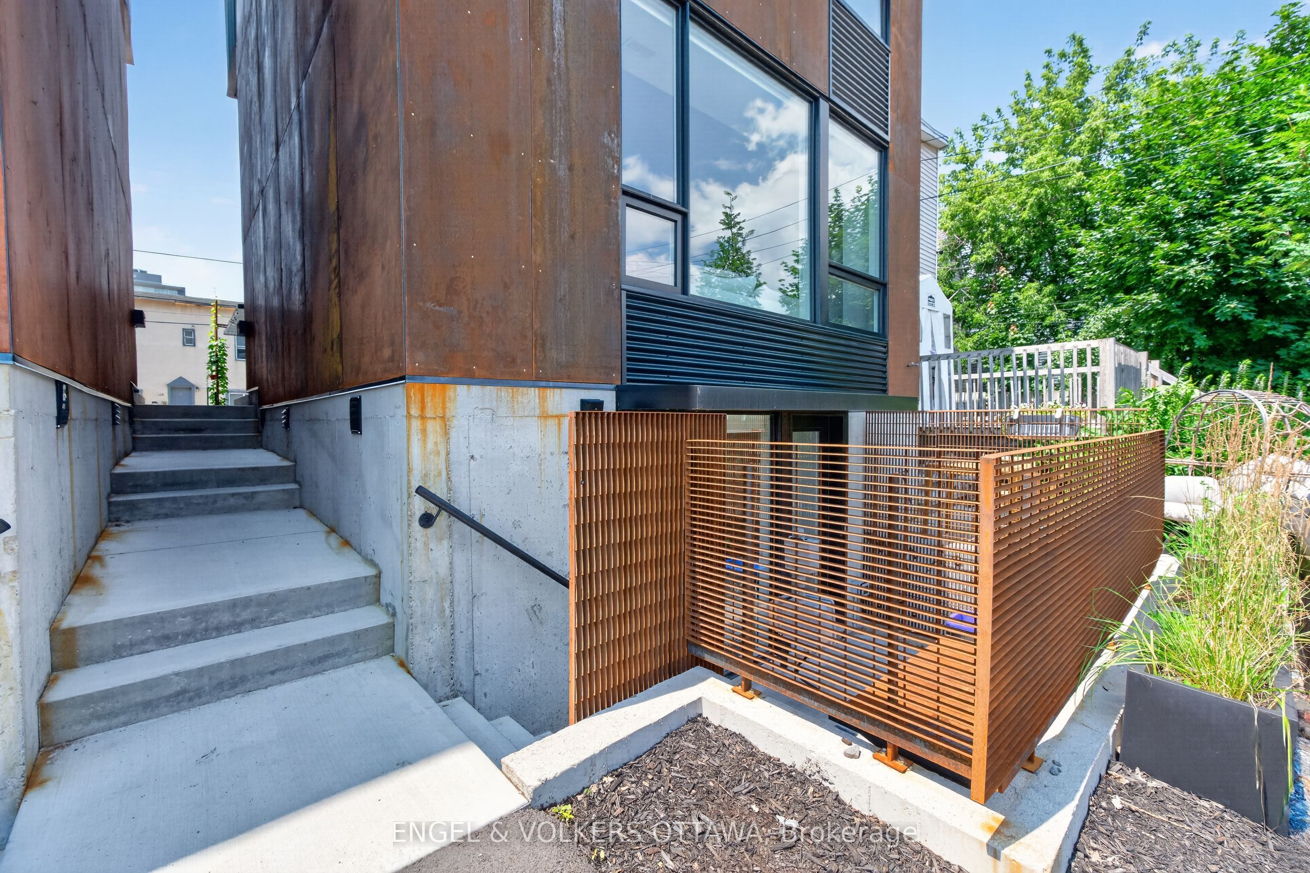 119 Carruthers Avenue D Property Photo 21