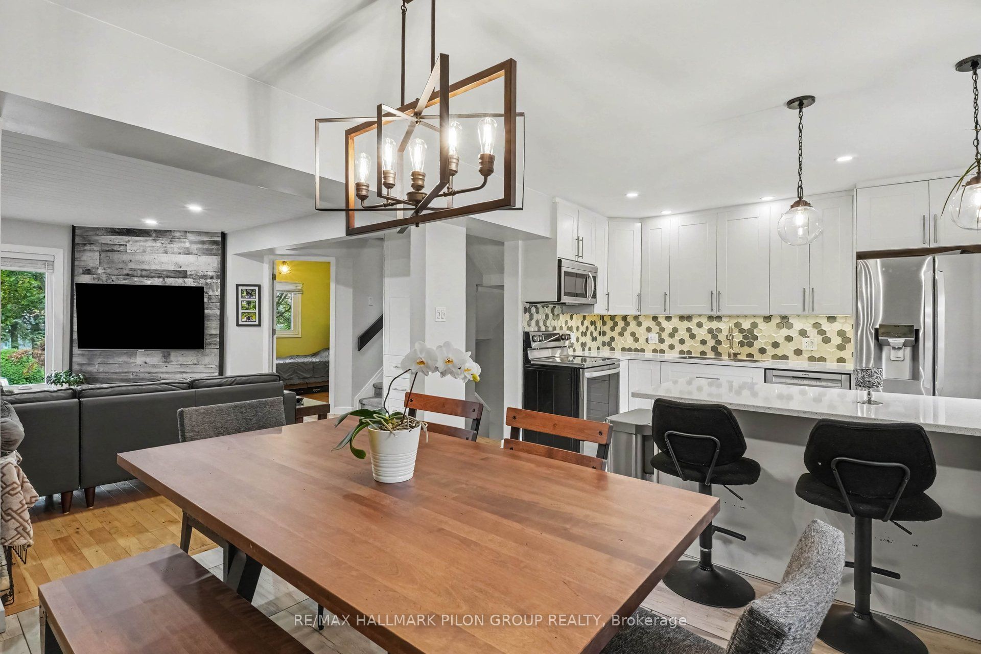 1515 Thurlow Street Property Photo 6