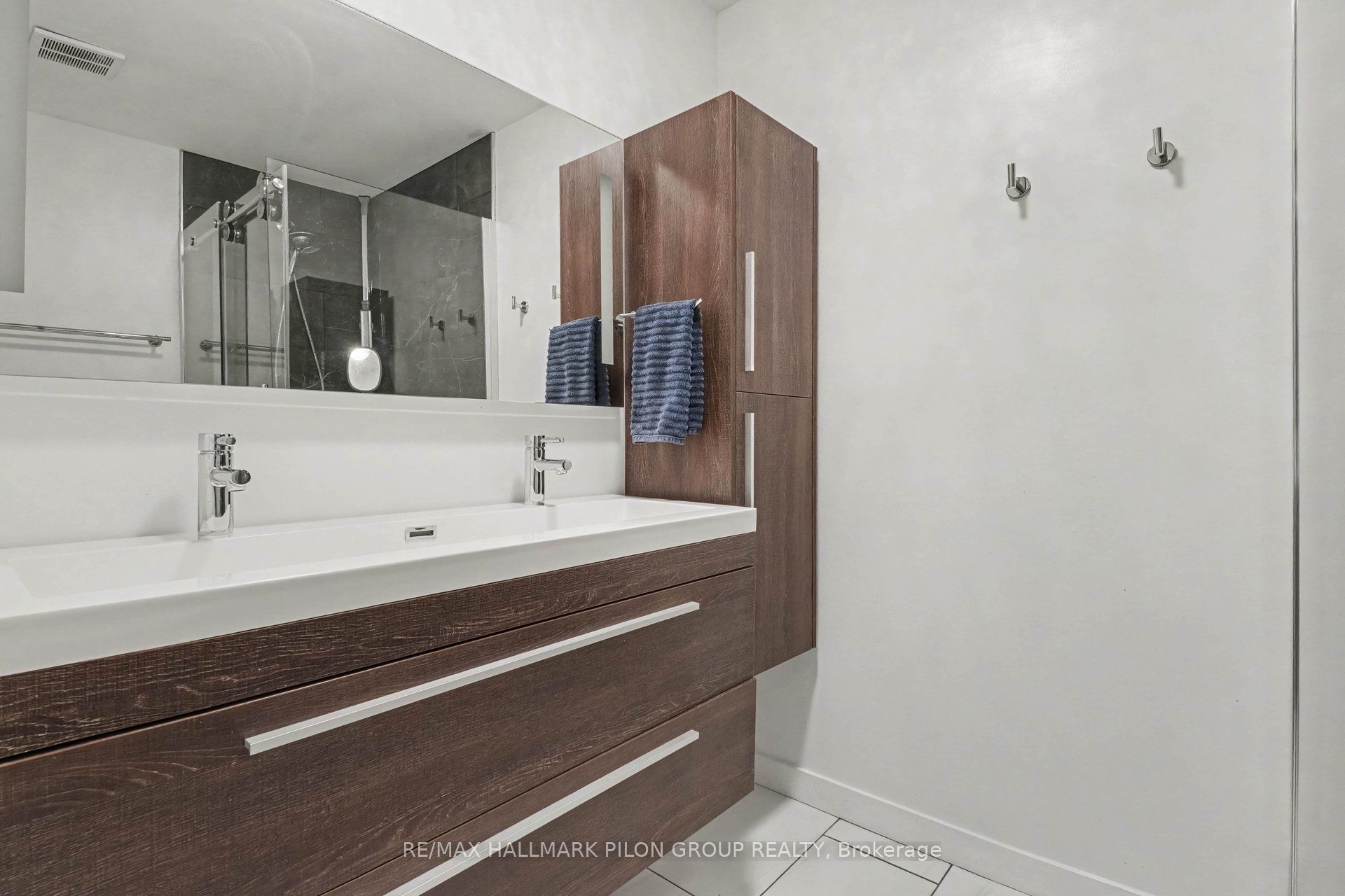 1515 Thurlow Street Property Photo 12