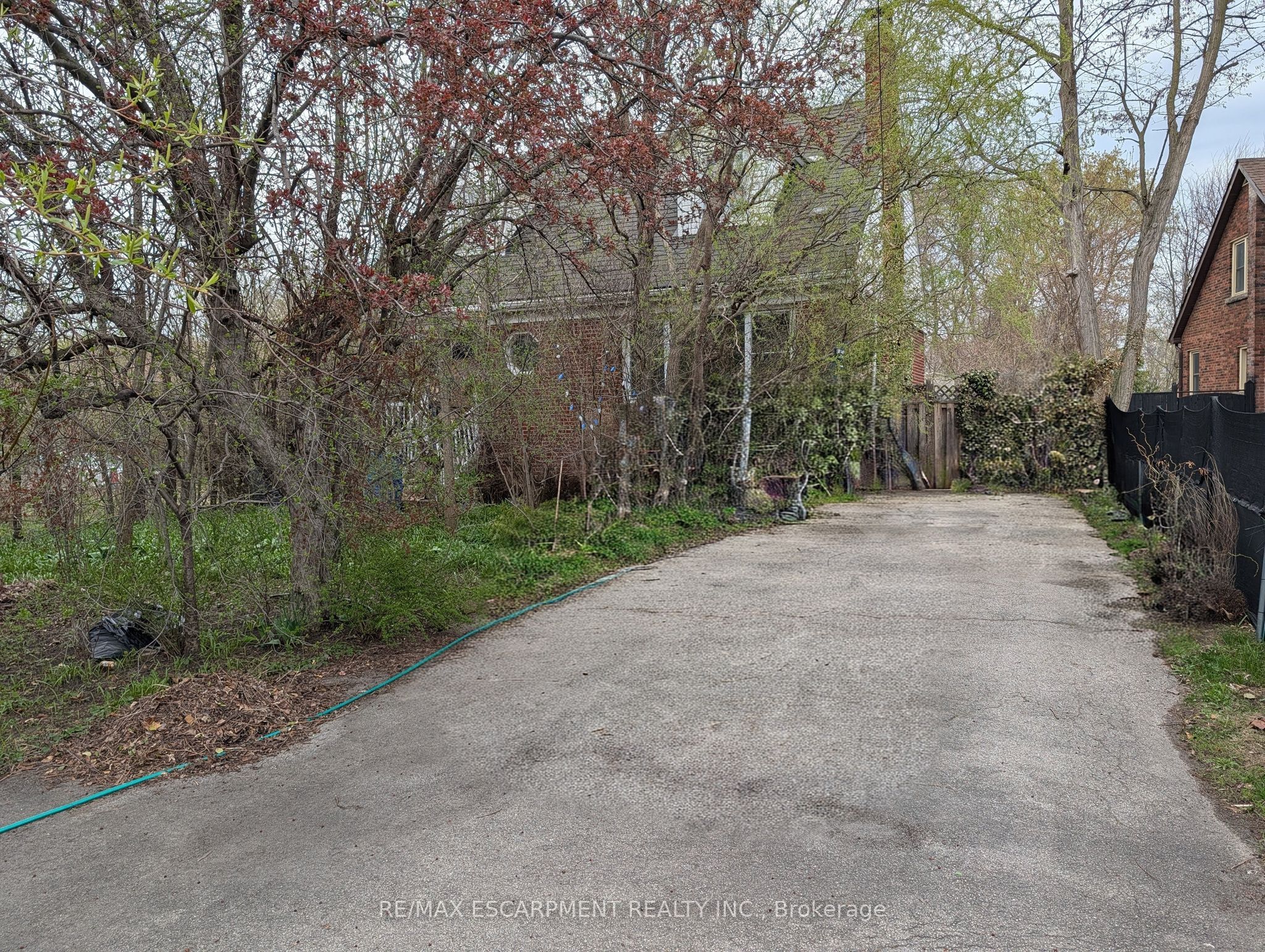 115 King Street E Property Photo 2