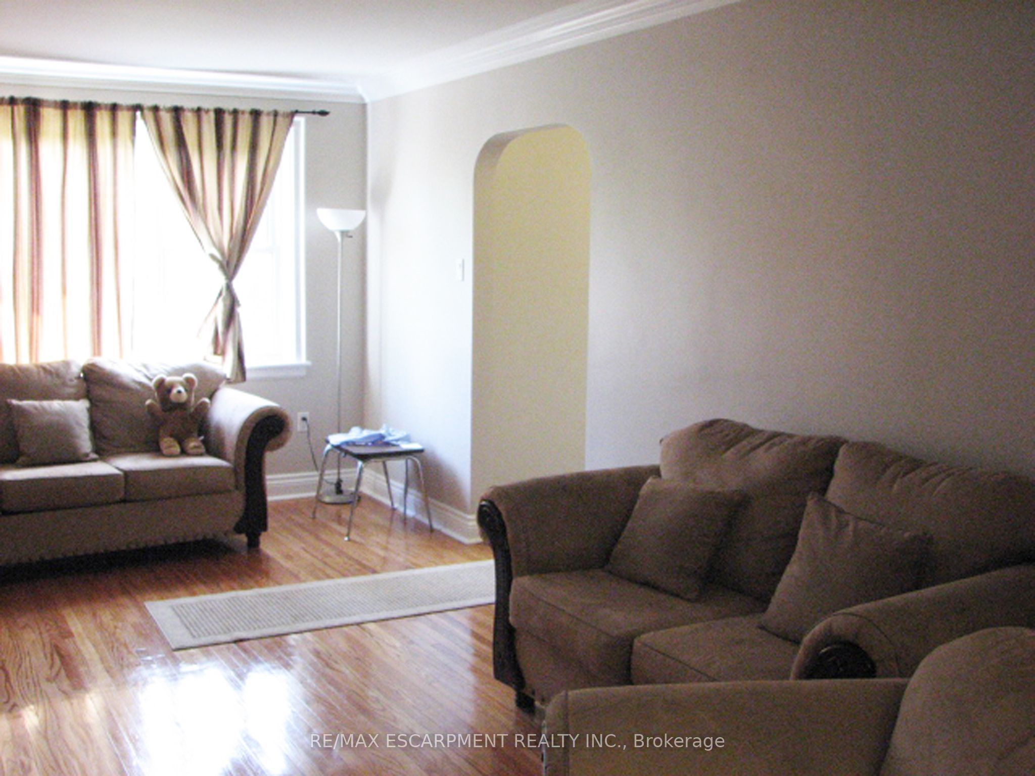 115 King Street E Property Photo 5