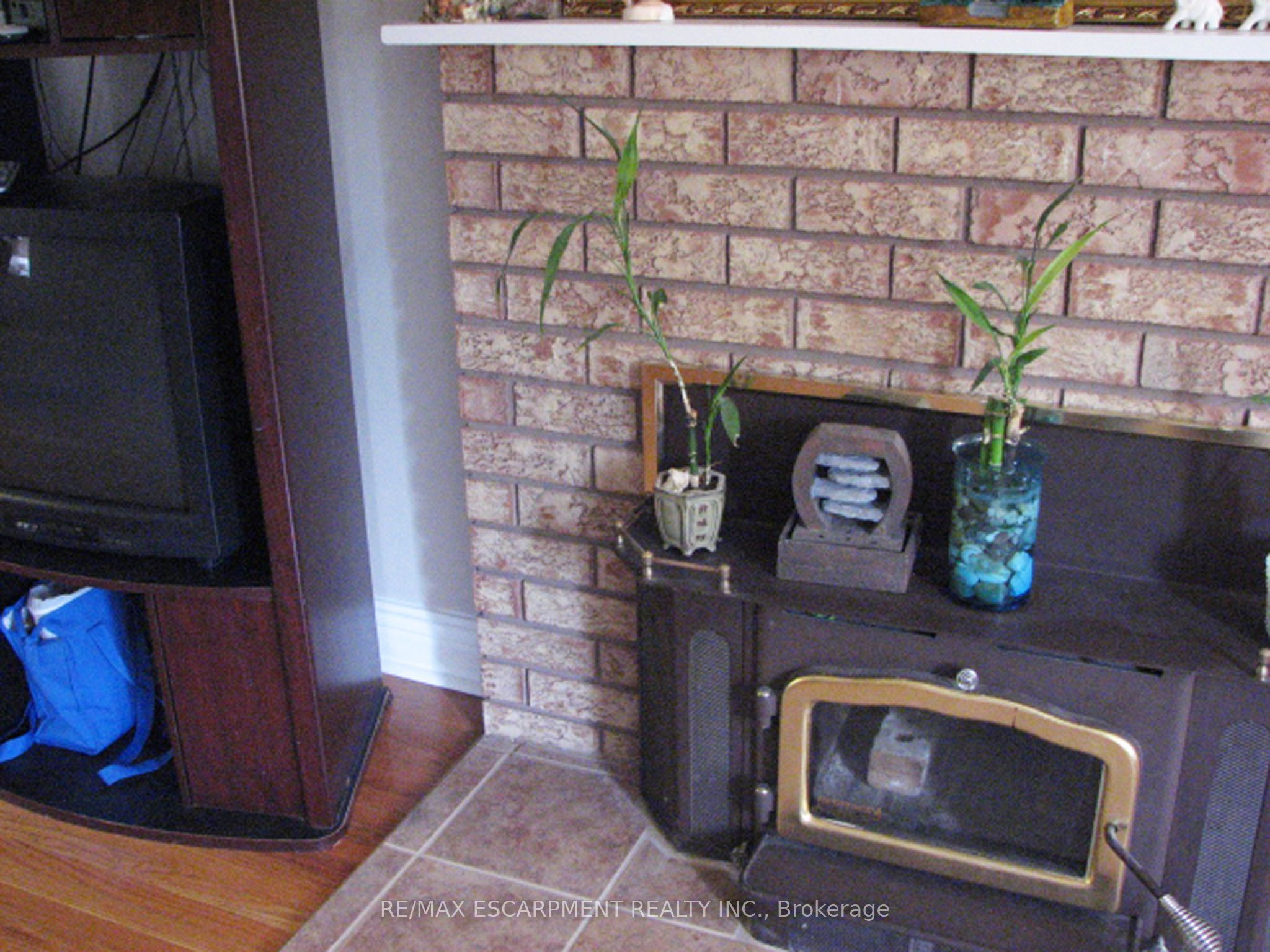 115 King Street E Property Photo 6