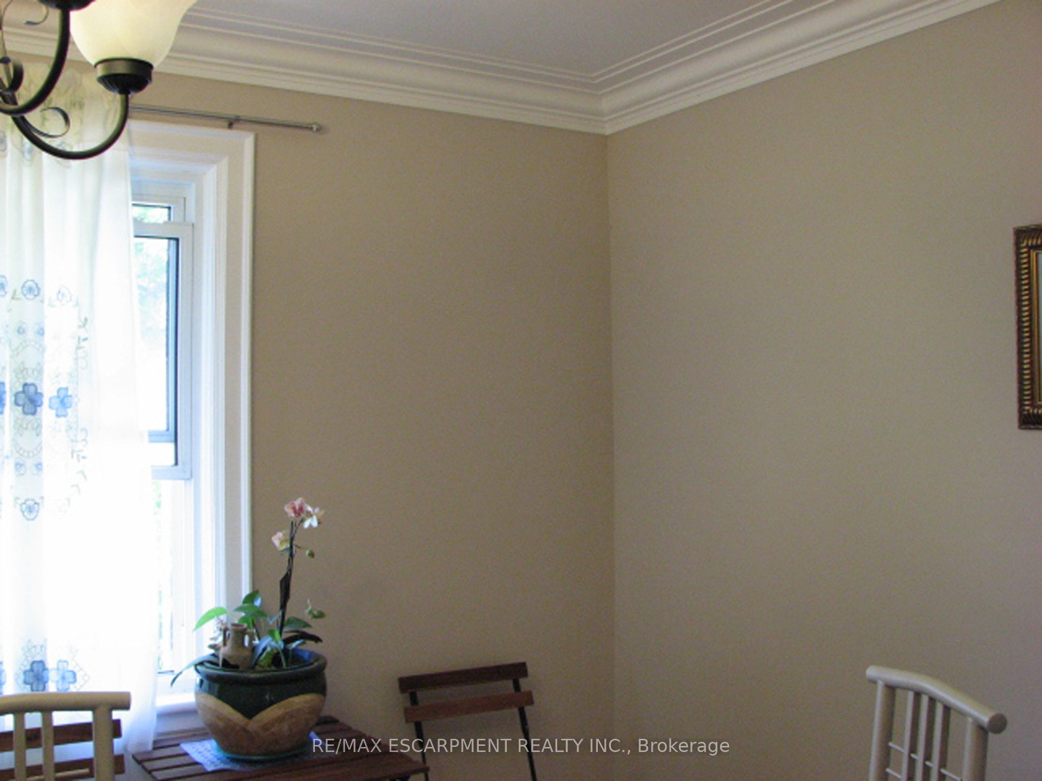 115 King Street E Property Photo 8