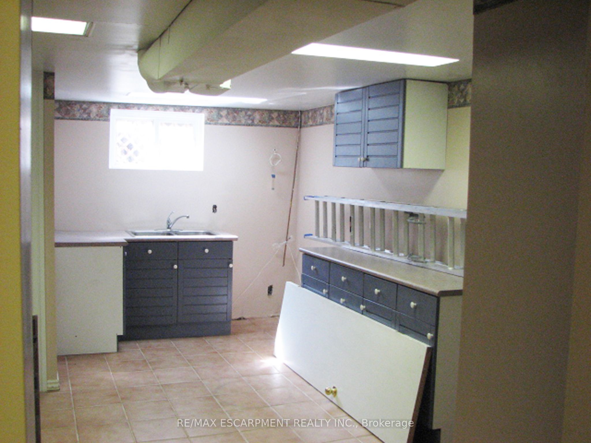 115 King Street E Property Photo 11