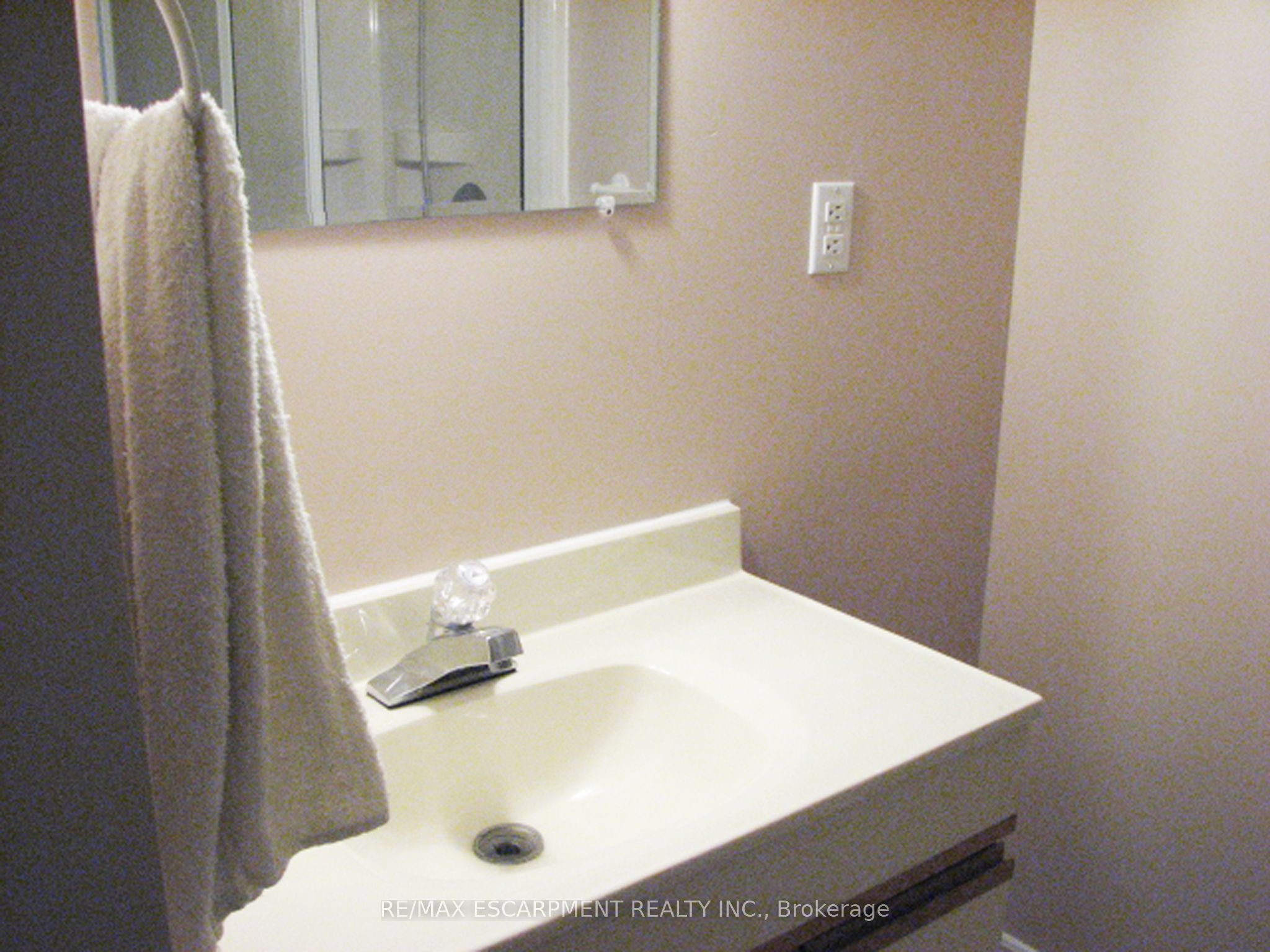 115 King Street E Property Photo 13