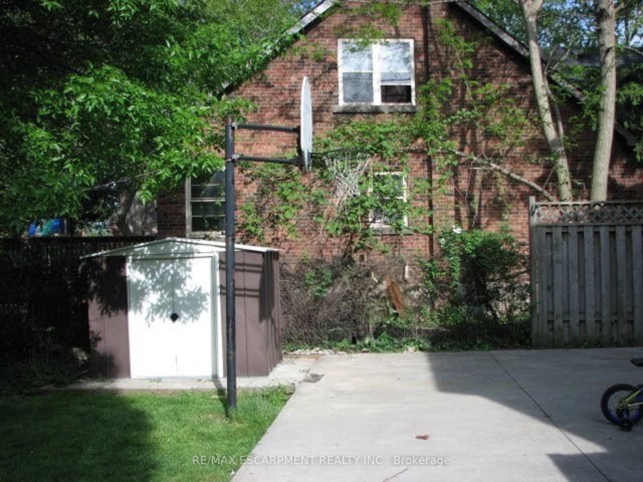 115 King Street E Property Photo 15