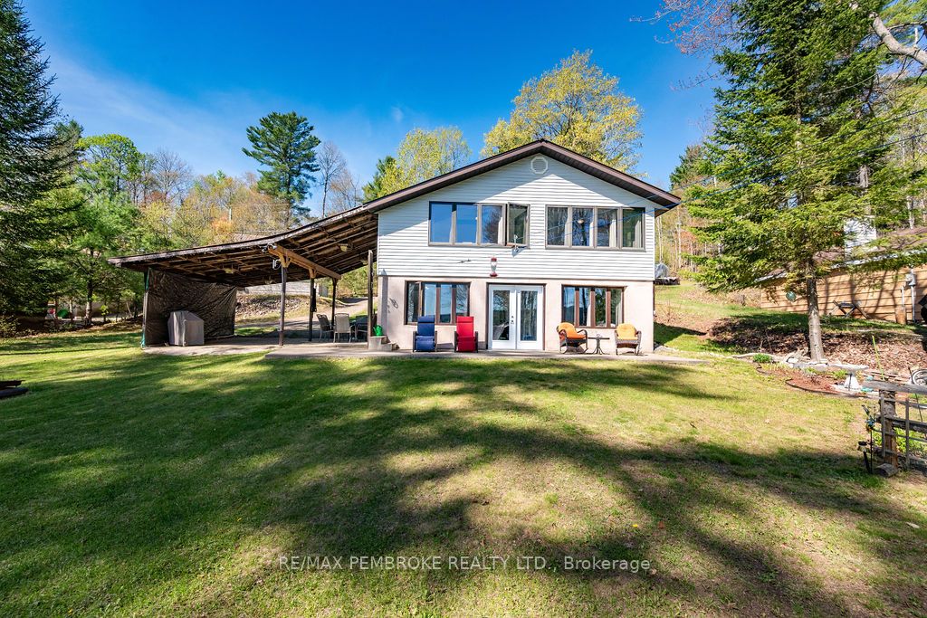 634 Goldfinch Way Property Photo 3