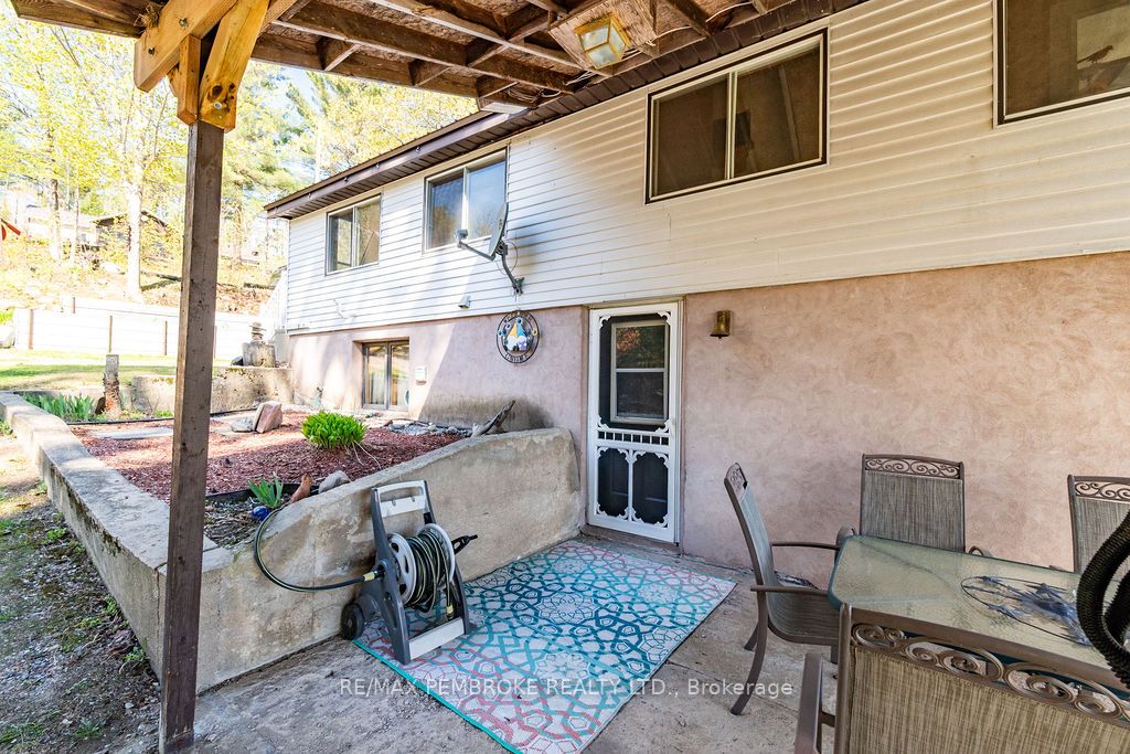 634 Goldfinch Way Property Photo 4