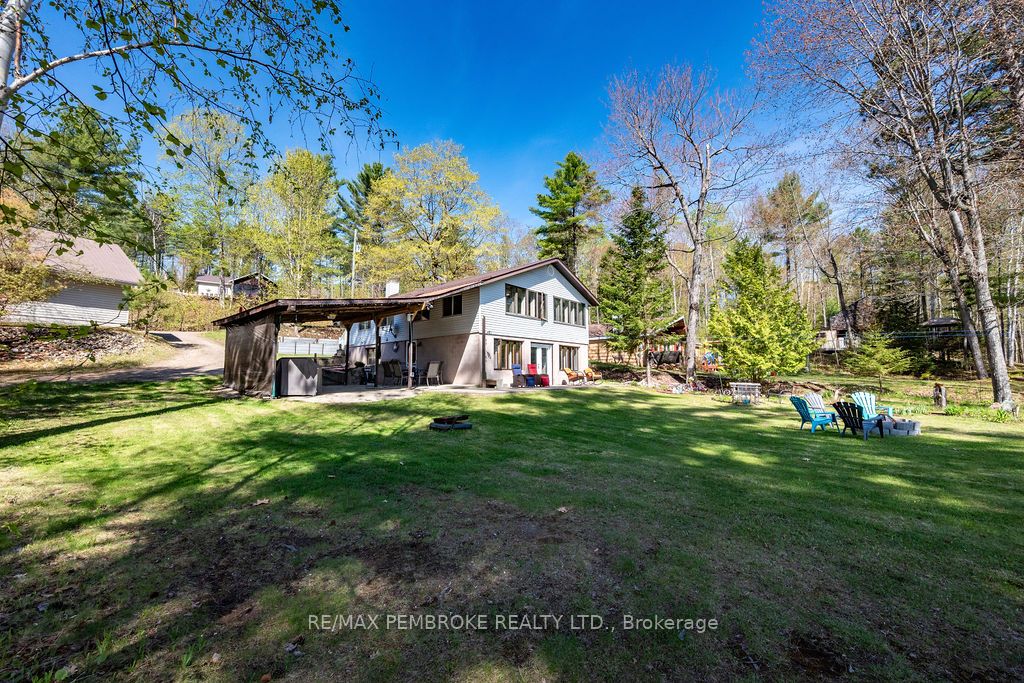 634 Goldfinch Way Property Photo 7